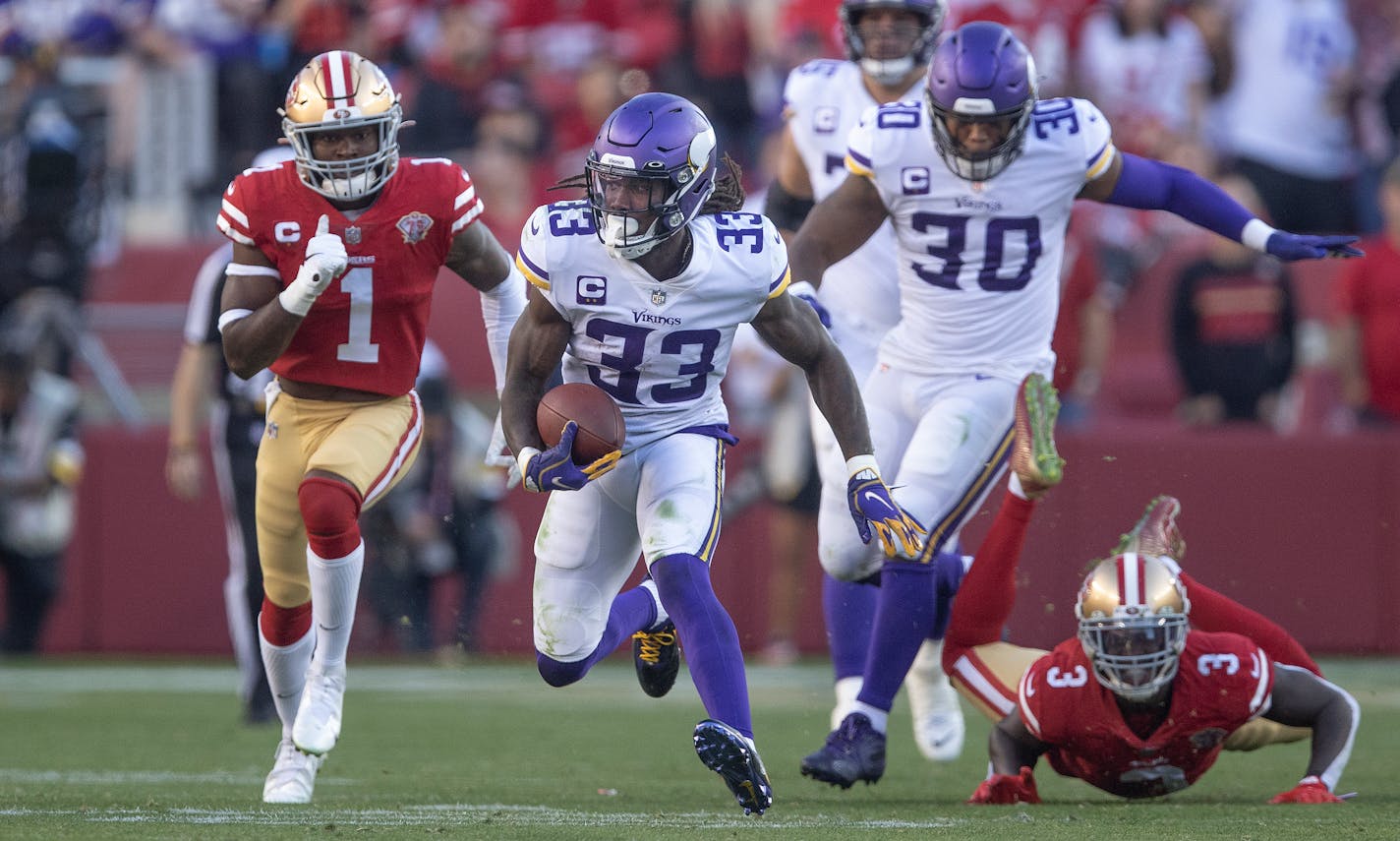 Minnesota Vikings running back Dalvin Cook (33) picks up 30 yards on a run in the third quarter , in Santa Clara, Calif., on Sunday, Nov. 28, 2021. The San Francisco 49ers defeated the Minnesota Vikings 34-26 in a NFL football game at Levi's Stadium. ] JERRY HOLT •Jerry.Holt@startribune.com