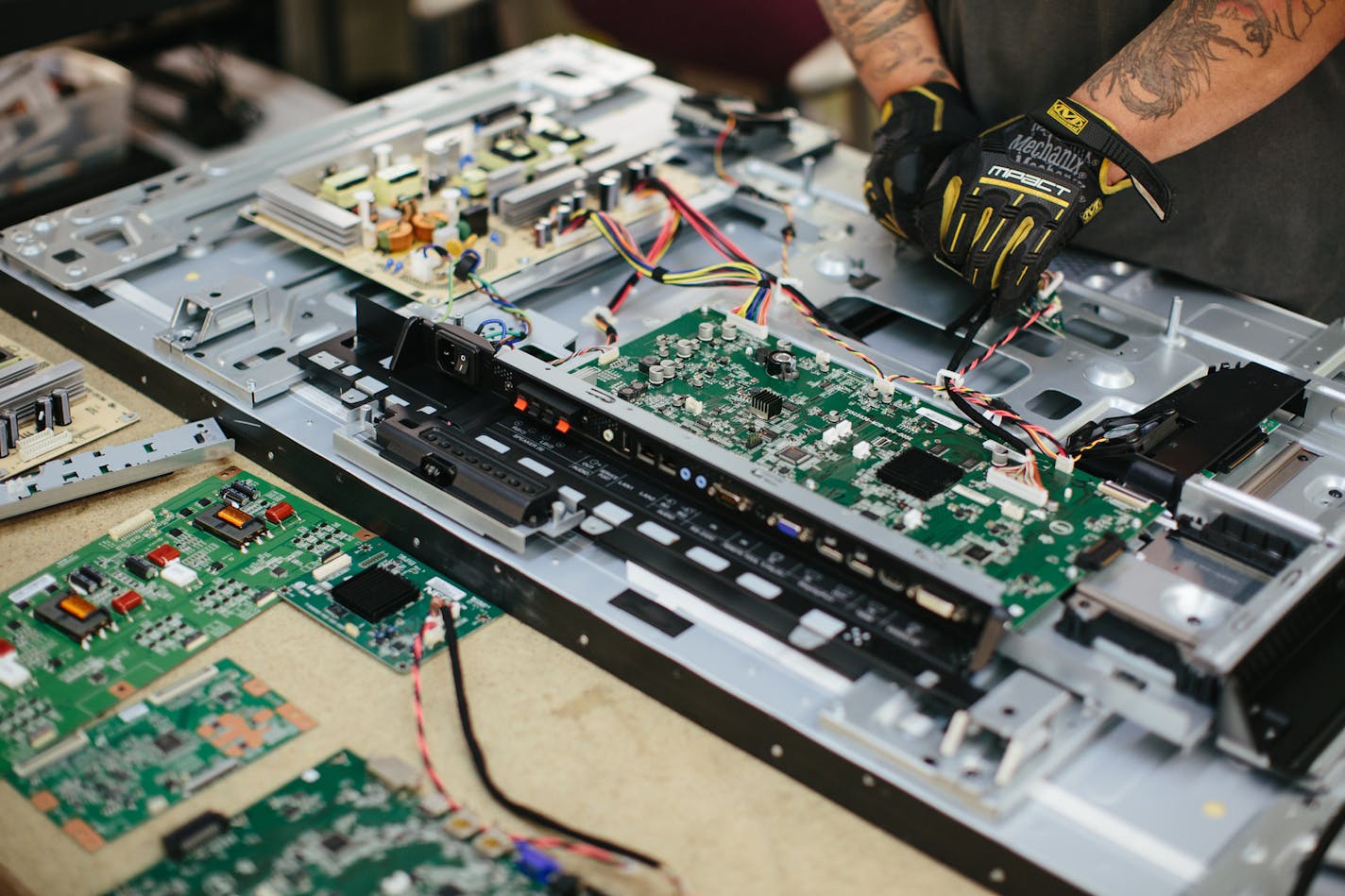 Alonzo Nelson, a Tech Dump electronic repair technician.