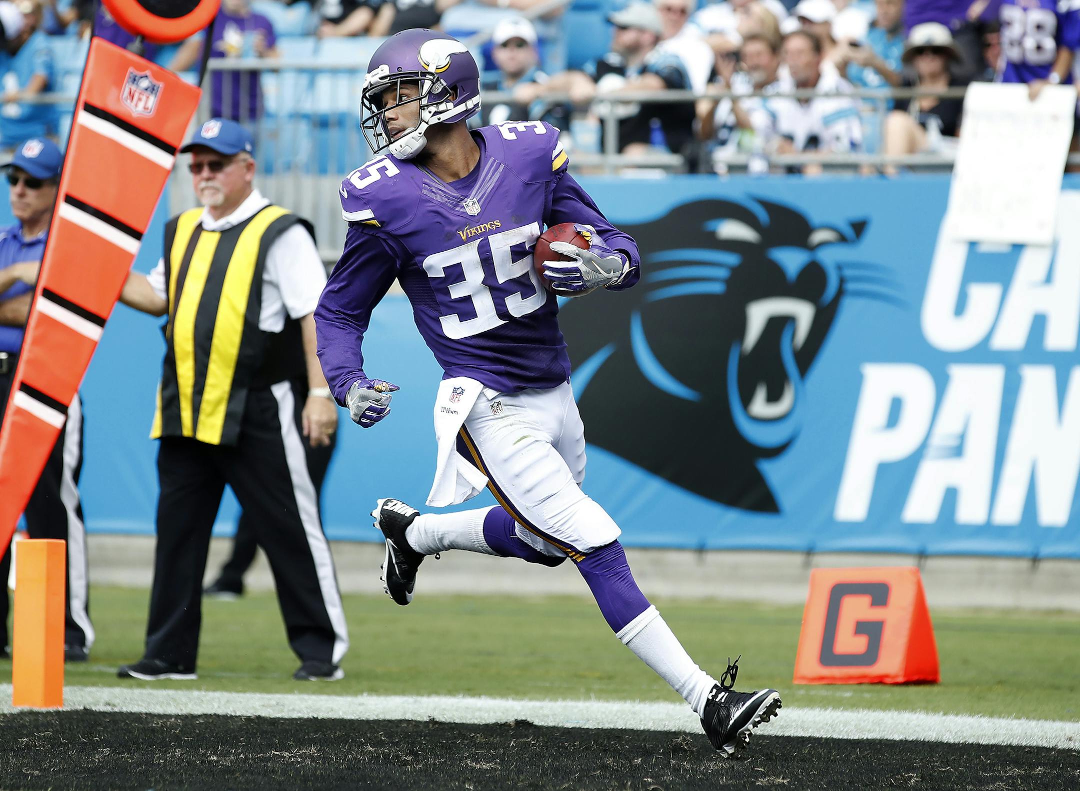 Marcus Sherels (35) returned a punt 54 yards for a touchdown in the second quarter. ] CARLOS GONZALEZ cgonzalez@startribune.com - September 25, 2016, Charlotte, NC, Bank of America Stadium, NFL, Minnesota Vikings vs. Carolina Panthers