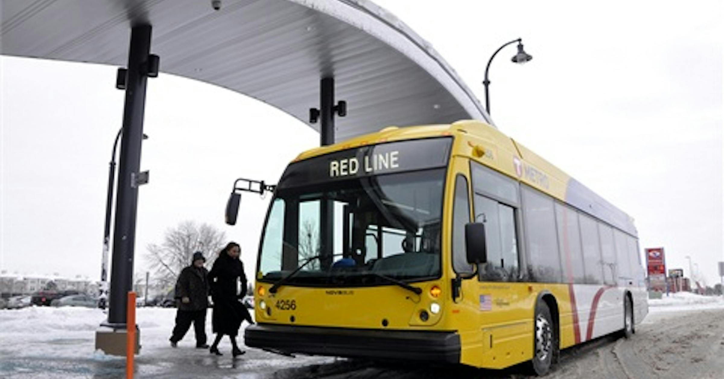 Red Line bus service, which links MOA to south suburbs, to get $15M tune-up
