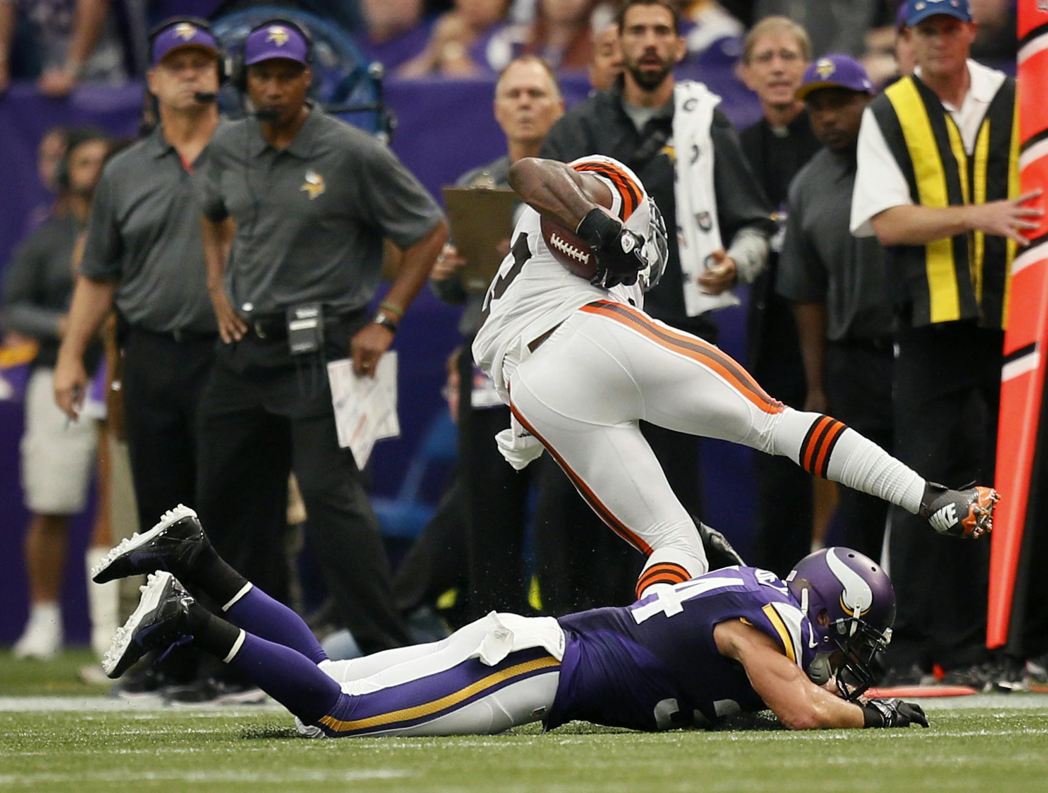 In front of the head coach Leslie Frazier (left) Vikings Andrew Sendejo made a big mis-tackle on Cleveland's Chris Ogbonnaya on the final drive, giving Clevelnad a 1st down and a TD on the next series. ] Minnesota Vikings vs Cleveland Browns, Minneapolis Metrodome. BRIAN PETERSON ‚Ä¢ brianp@startribune.com Minneapolis, MN - 09/22//2013