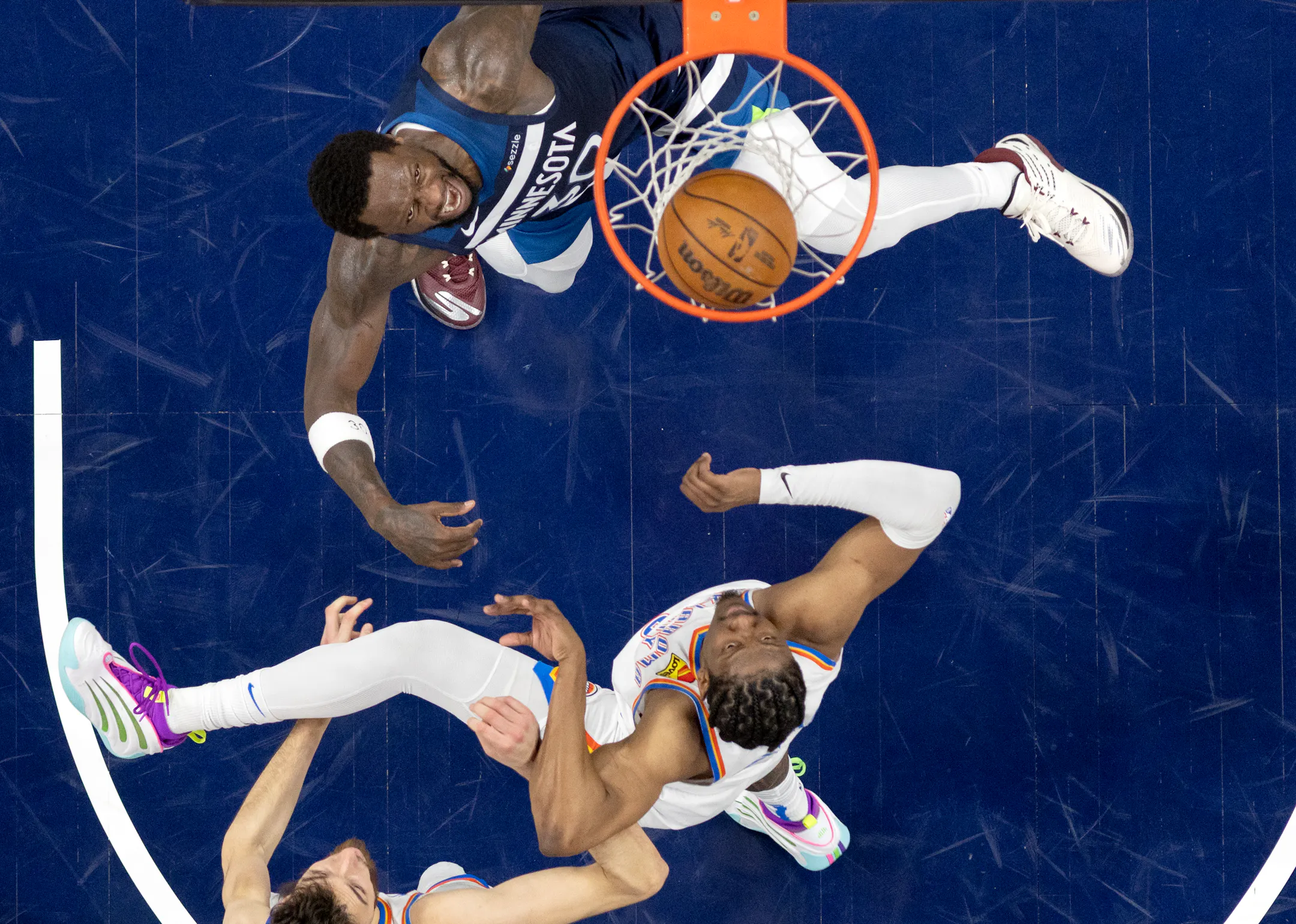 Timberwolves hit home run in Game 3 rout of Thunder