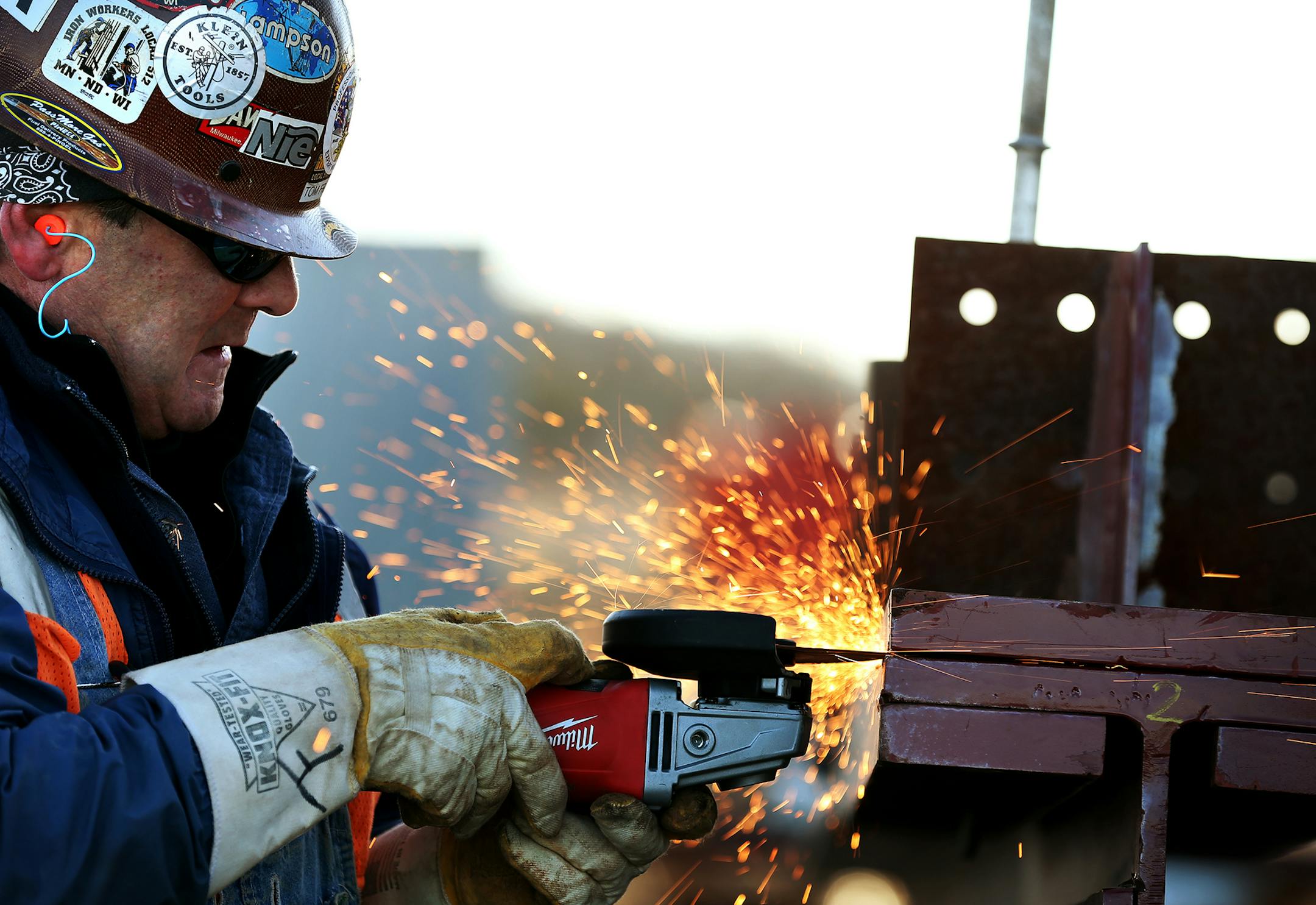Iron worker Tom Franzini works on steel for the induration building of Essar Steel Minnesota's taconite plant in Nashwauk, Minn. ] LEILA NAVIDI leila.navidi@startribune.com / BACKGROUND INFORMATION: Friday, October 31, 2014. Essar Steel Minnesota recently ramped up construction on an $1.8 billion taconite plant after securing the funding needed to complete the project. The plant endured several delays over the past two years as funds periodically ran dry and some contractors were paid late and w