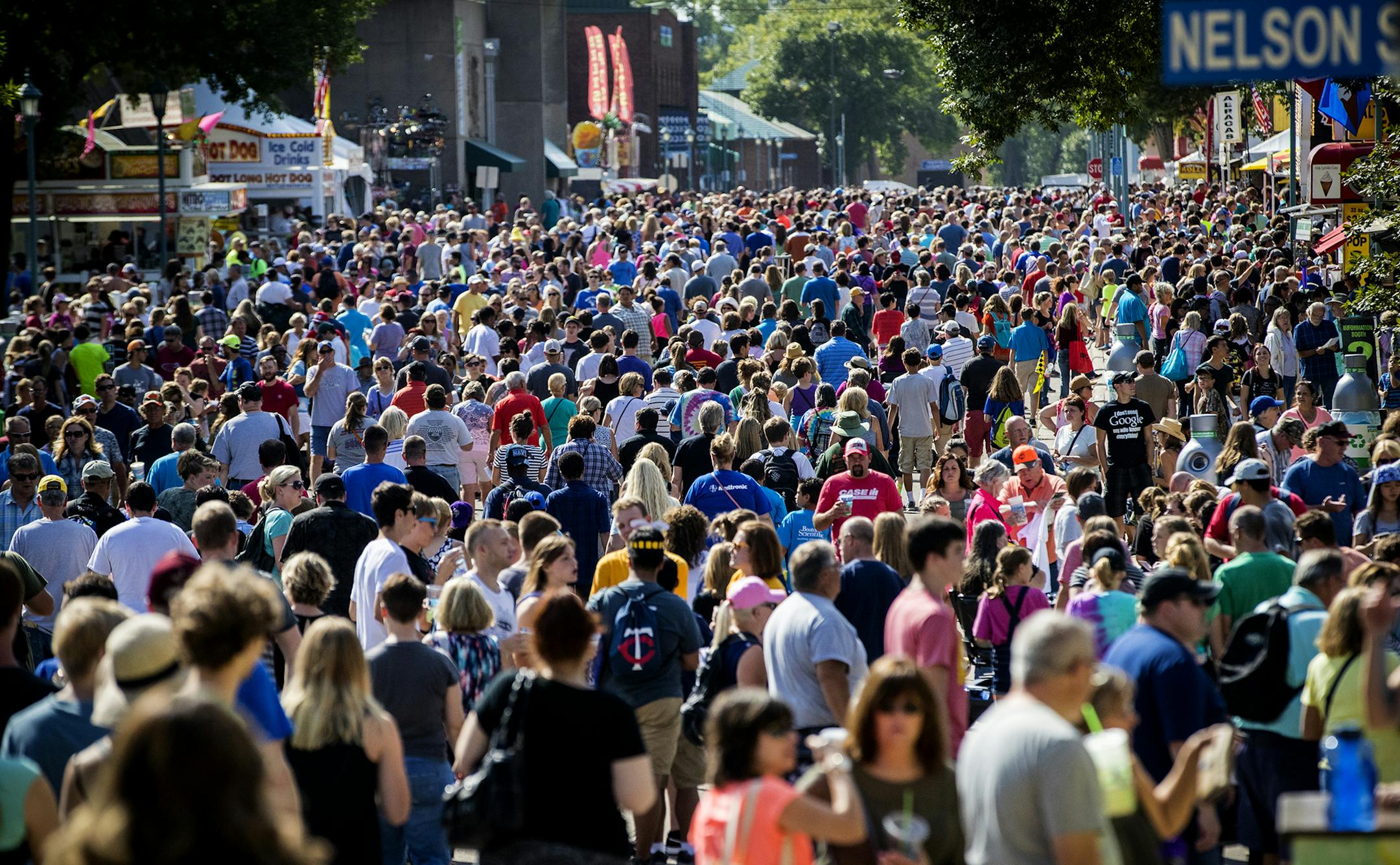 Crowds on day one of the Minnesota State Fair in Falcon Heights, Minn., on August 25, 2016. ] RENEE JONES SCHNEIDER • renee.jones@startribune.com ORG XMIT: MIN1608251802450473