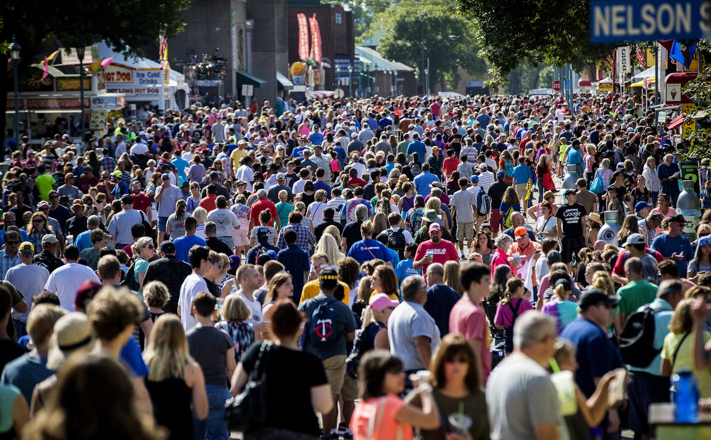 Crowds on day one of the Minnesota State Fair in Falcon Heights, Minn., on August 25, 2016. ] RENEE JONES SCHNEIDER &#x2022; renee.jones@startribune.com ORG XMIT: MIN1608251802450473