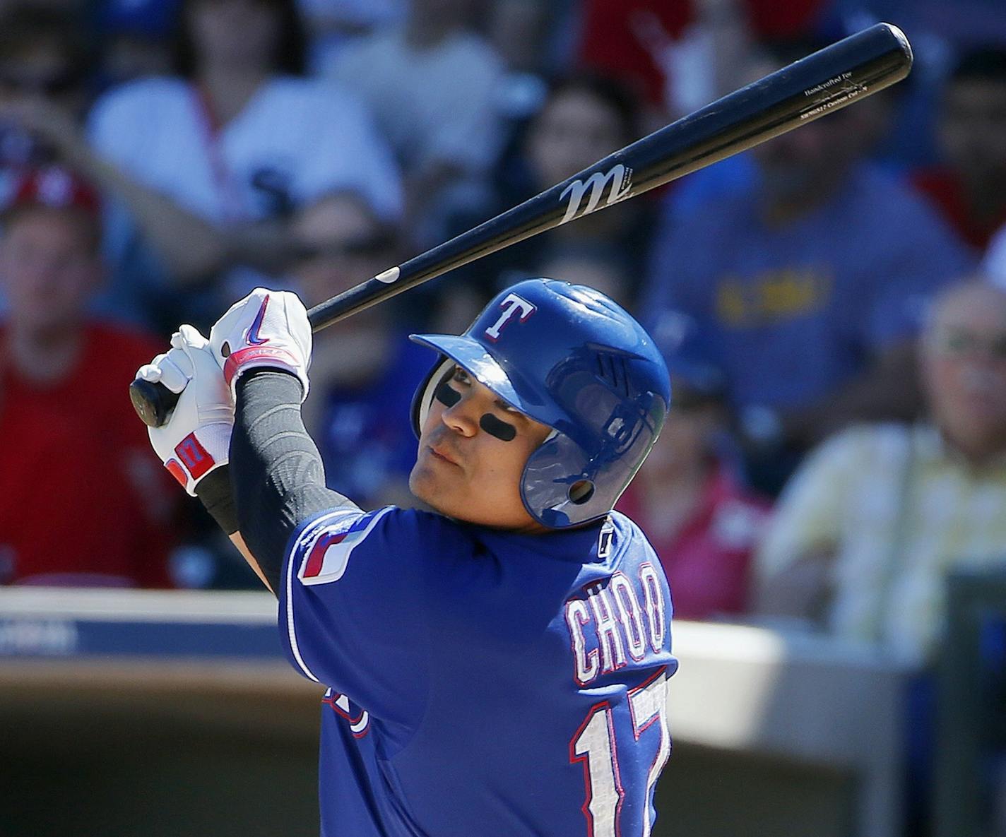 Texas Rangers' Shin-Soo Choo, of South Korea, fouls off a pitch against the Chicago White Sox during the first inning of a spring training baseball game Thursday, March 10, 2016, in Surprise, Ariz. (AP Photo/Ross D. Franklin) ORG XMIT: AZRF113