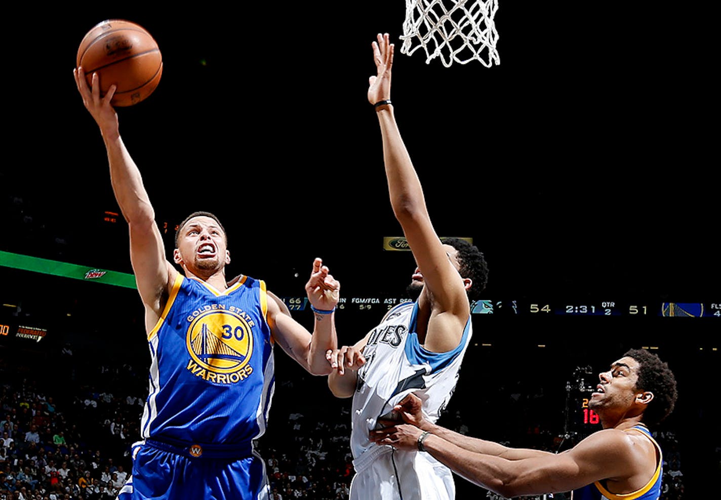 Karl Anthony Towns (32) defended a shot by Stephen Curry (30) in the second quarter.