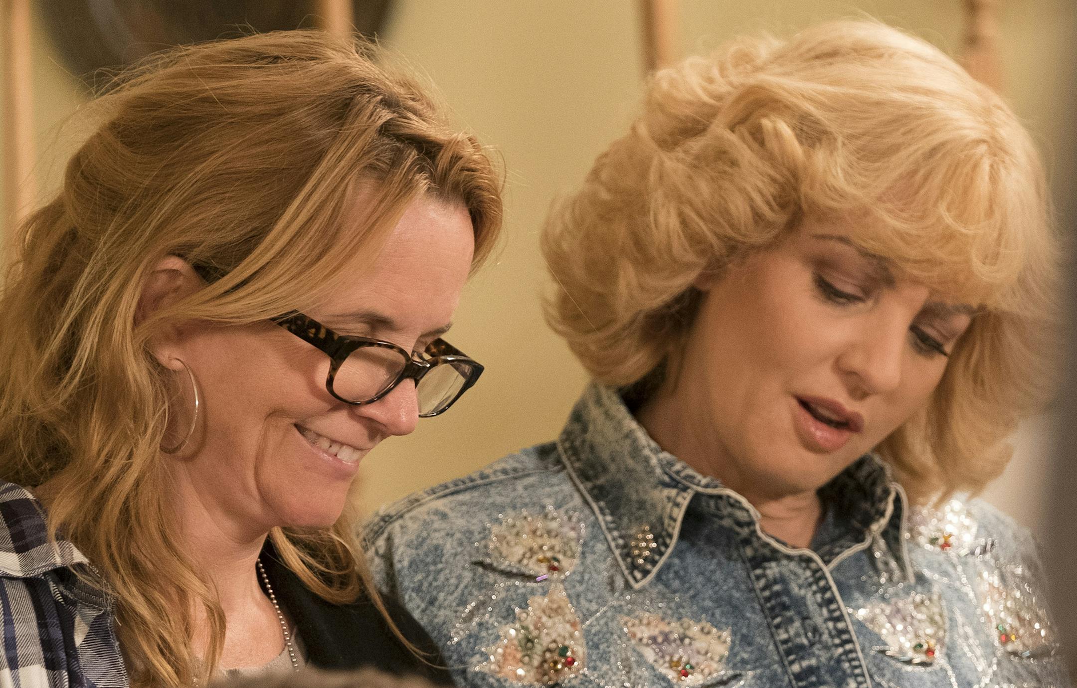 Director Lea Thomspon with star Wendi McLendon-Covey on the set of "The Goldbergs."