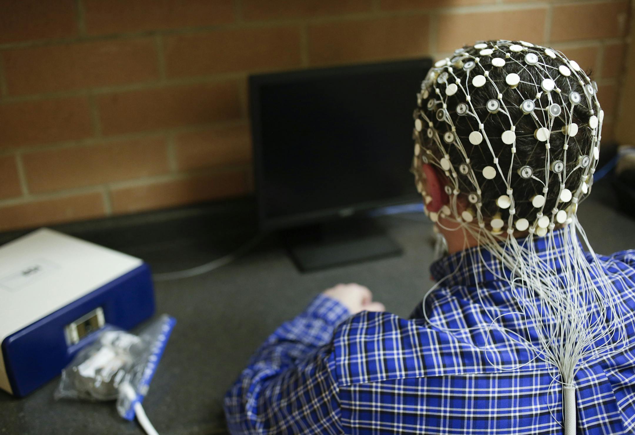 Michael Palm wears the sensors used for a brain scan on Tuesday, Jan. 5, 2016, at Athletico in Chicago. (Kristen Norman/Blue Sky/Chicago Tribune/TNS)