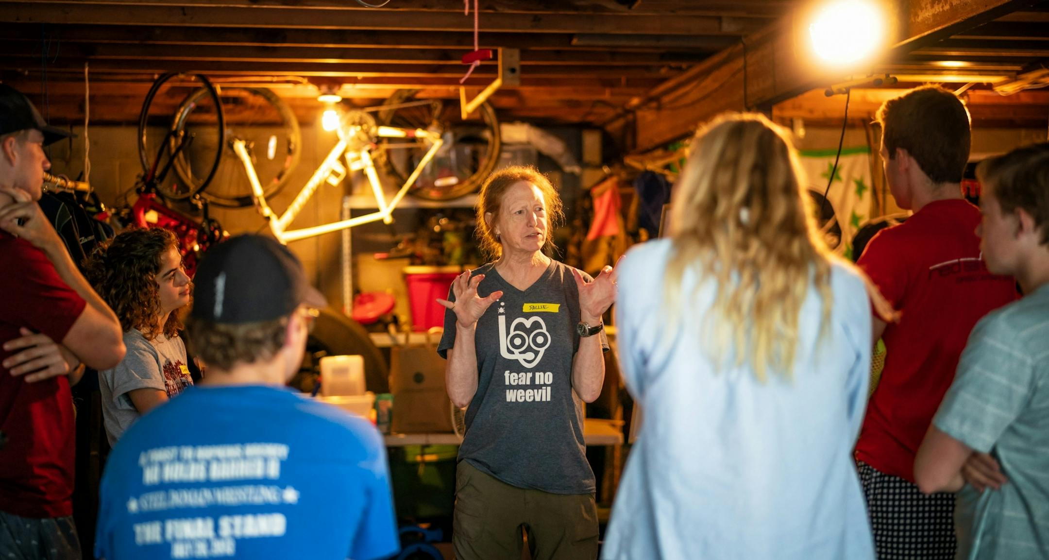 Professor Sallie Sheldon talked t the student volunteers before starting the days work.