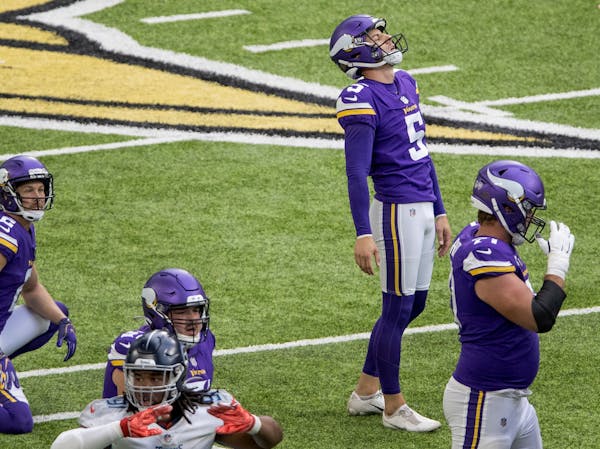 Minnesota Vikings kicker Dan Bailey (5) reacted after missing a field goal in the third quarter.