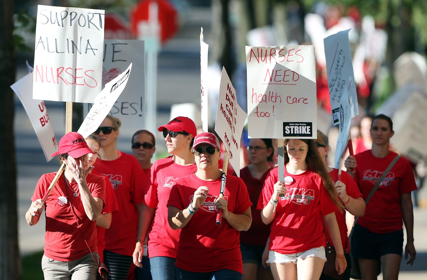 Thousands of nurses walked around Abbott Northwestern on the first day of the strike Sunday June 19, 2016 in Minneapolis, MN.] Day One in the Allina Health nurses strike. Jerry Holt /Jerry.Holt@Startribune.com ORG XMIT: MIN1606191043311722