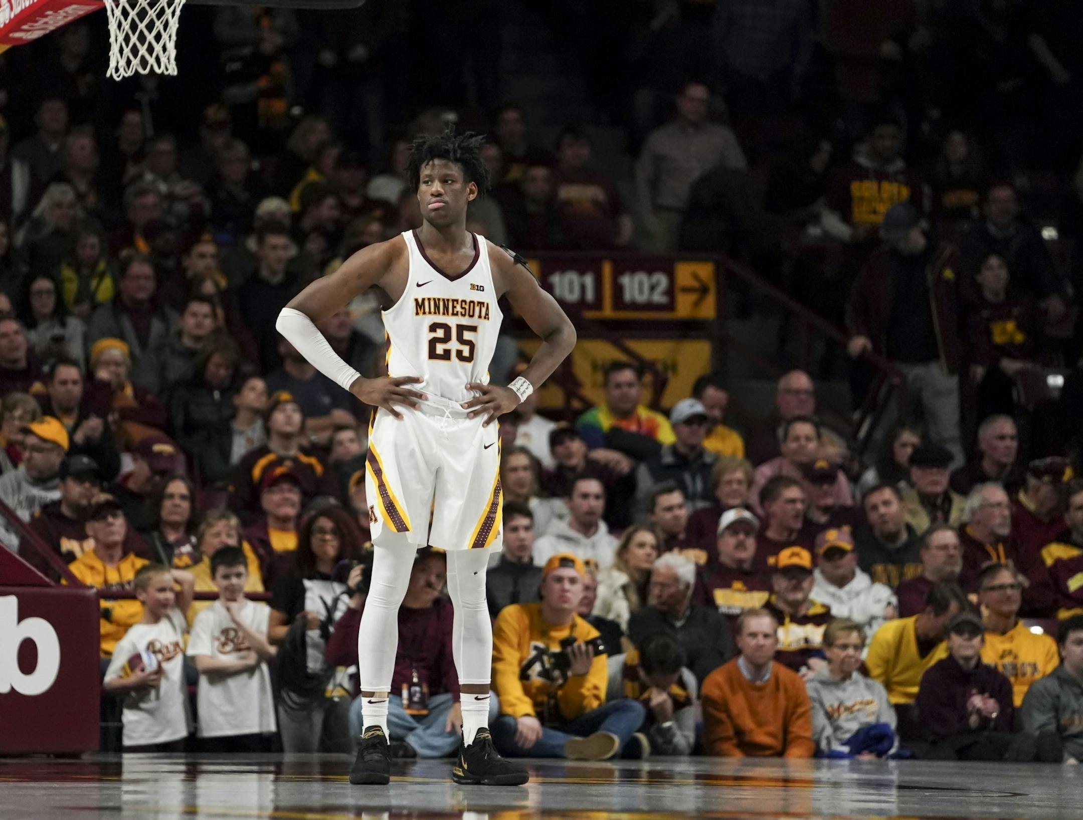 Minnesota Gophers center Daniel Oturu (25) stood disappointed after the Gophers lost the lead in the final second of the second half.