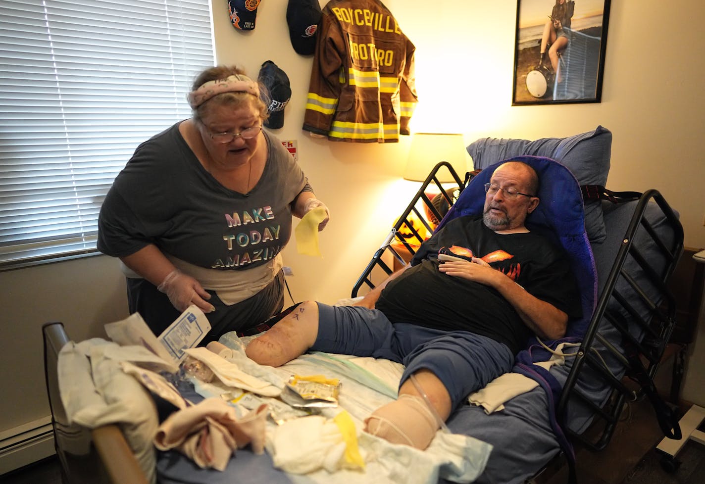 Dennis Prothero, 68, who is paralyzed from the neck down from an auto accident 18 years ago, gets ready for the day in his apartment with the help of his sole caregiver, Julie Britton. (Brian Peterson/Minneapolis Star Tribune/TNS) ORG XMIT: 63385177W