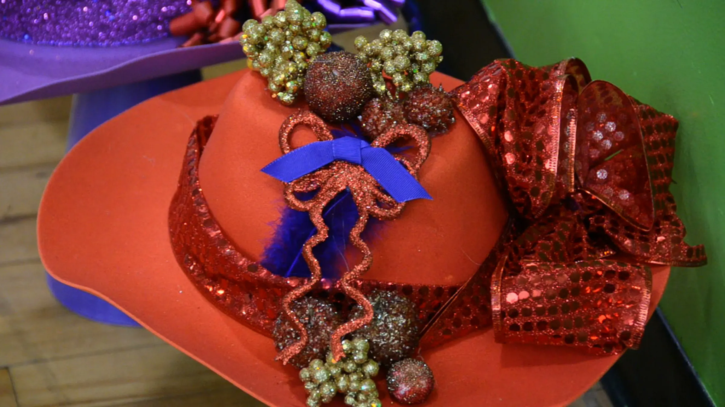 Red Hat Society Red Hat with Red and Purple Feather Fall Red Hat Sisters Gift Shop (@RedHatSisters) • Facebook main image 2
