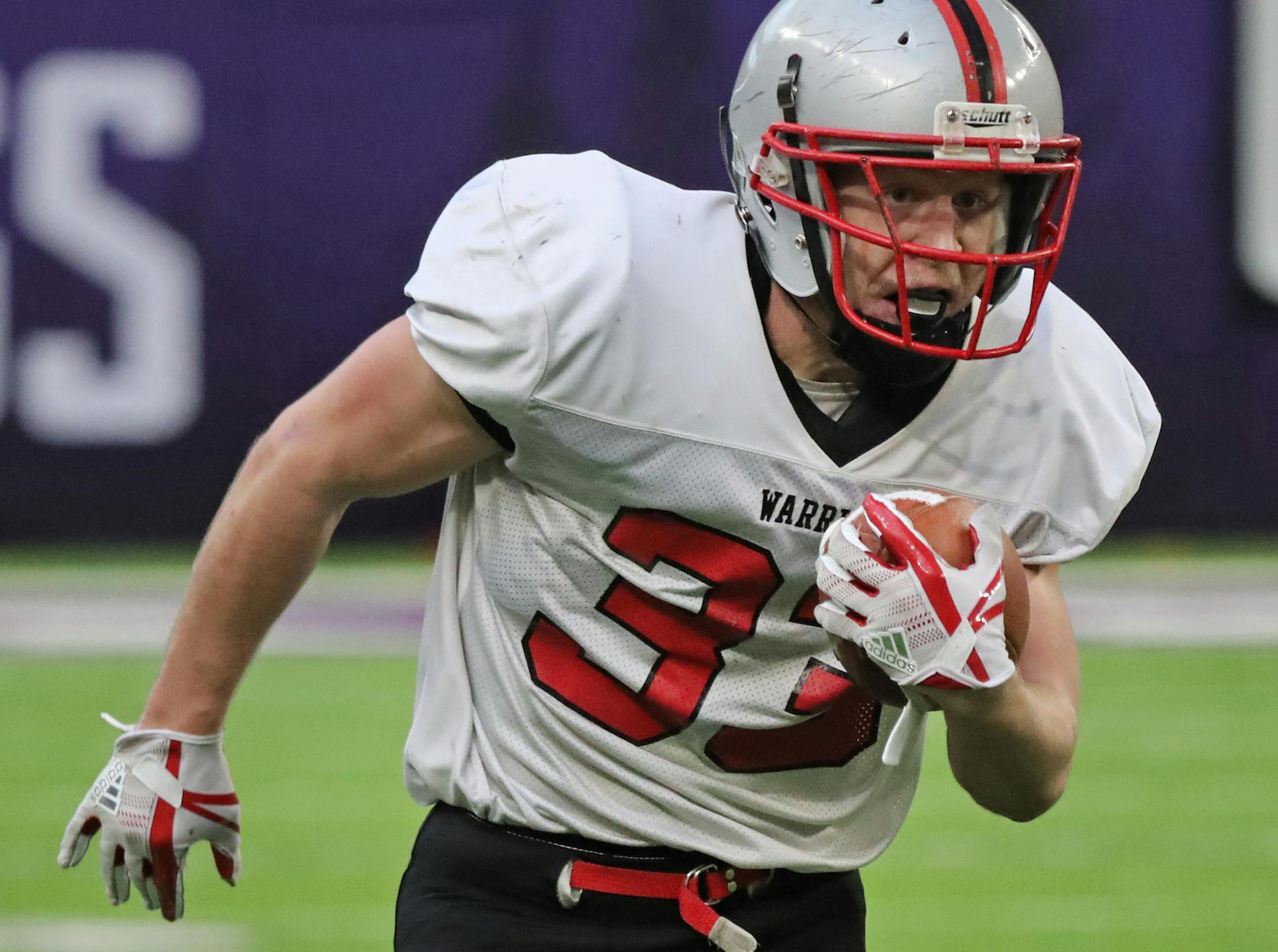 BOLD Warriors running back Dawson Vosika (33) broke free for a long run. ] Shari L. Gross ï shari.gross@startribune.com BOLD defeated Blooming Prairie 37-7 in the 1A semifinals inside U.S. Bank Stadium on Saturday, Nov. 17, 2018.