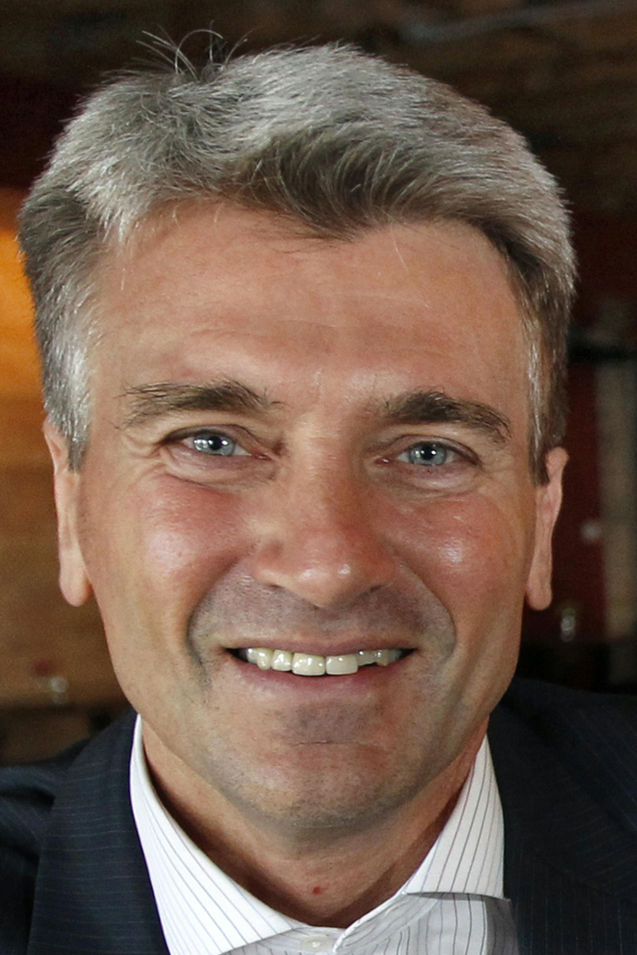 Minneapolis Mayor R.T. Rybak is the latest local celebrity to talk about his 5 Favorite Bars with Tom Horgen. We'll met Rybak for a drink at his favorite watering hole, Aster's CAfe, 125 SE Main St. [ TOM WALLACE ‚Ä¢ twallace@startribune.com _ Assignments #20023601A_ May 21, 2012_ SLUG: night06xx_ EXTRA INFORMATION: ORG XMIT: MIN2014010416115518