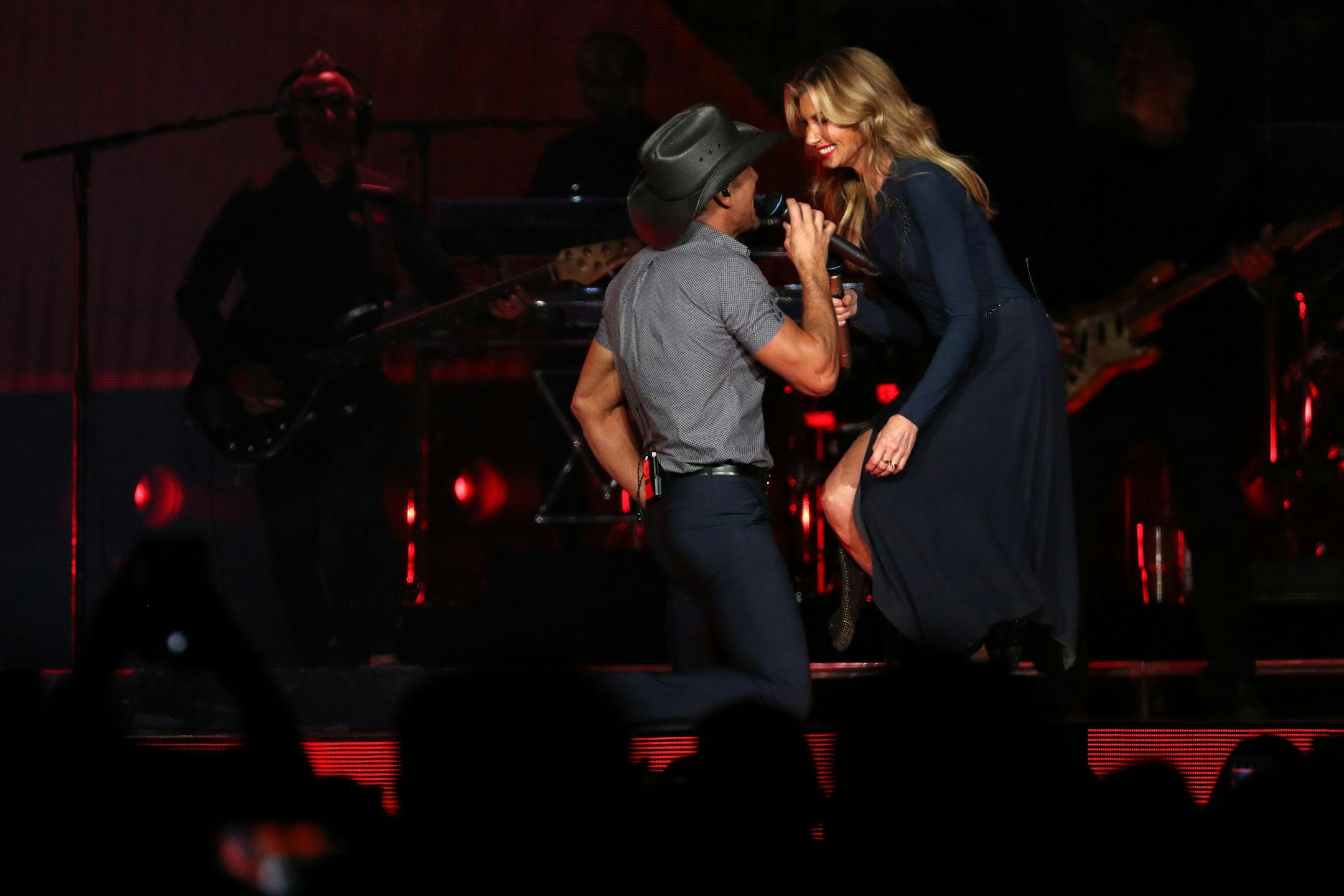 Country superstar couple Tim McGraw and Faith Hill performed together Friday in St. Paul.
