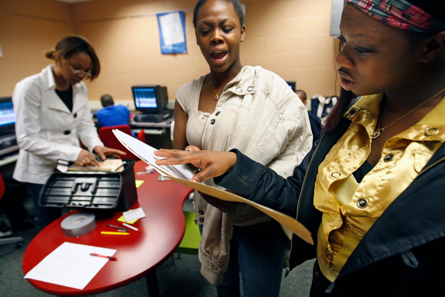 Richard Tsong-Taatarii/rtsong-taatarii@startribune.com
St. Paul, MN;3/11/08;left to right: At the Dayton's Bluff Recreation Center, Sisters Dohneshia(cq),15, and Laqueshia(cq),14, Moran, were looking for some career advice from The Doorway coordinator Fatima Fisher.Dohneshia wants to be track star in college while Laqueshia would like to study acting.