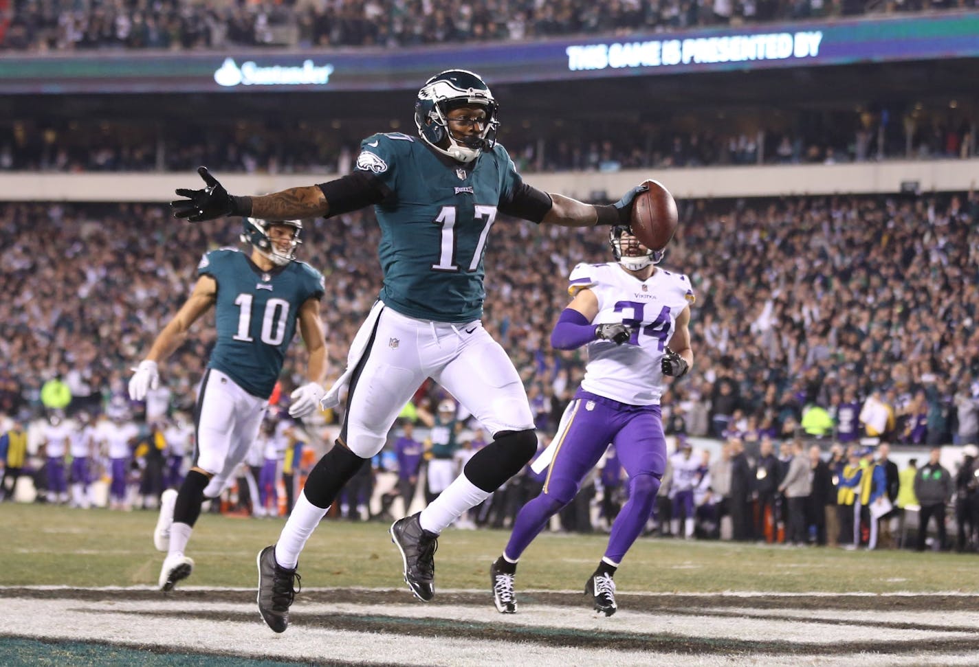 Philadelphia Eagles wide receiver Alshon Jeffery (17) celebrated as he scored on a 53-yard touchdown play in the second quarter against the Vikings in Sunday's NFC Championship Game.