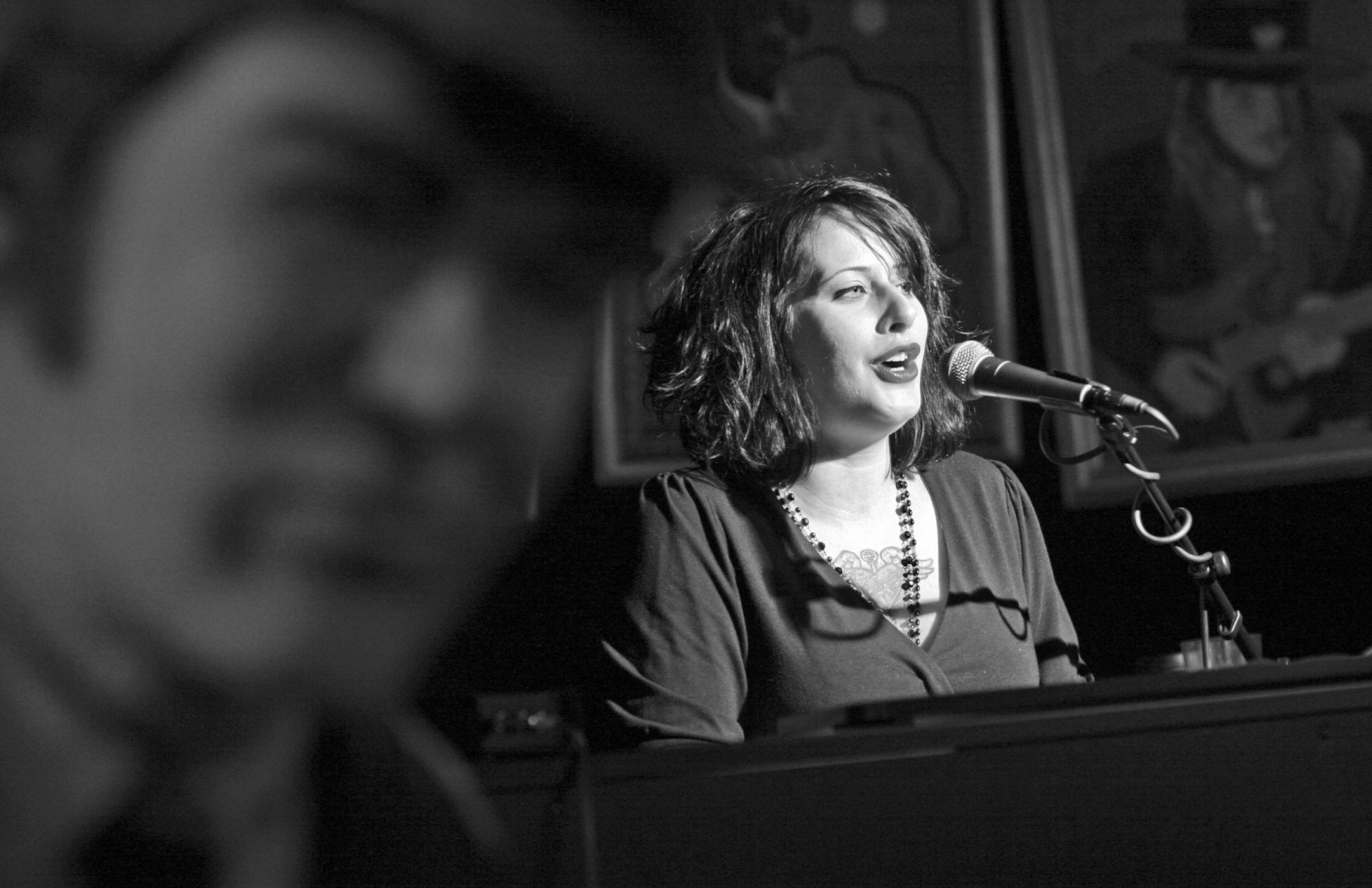 Davina Sowers, at the piano, playing the Sunday Brunch at Famous Daves with 'Davina and the Vagabonds' -NOTE: INPUT ONLY AS B/W
