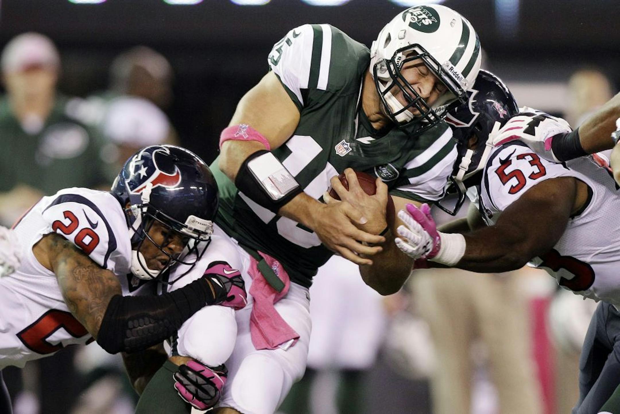 Former Jets quarterback Tim Tebow (15) is signing with the Patriots.