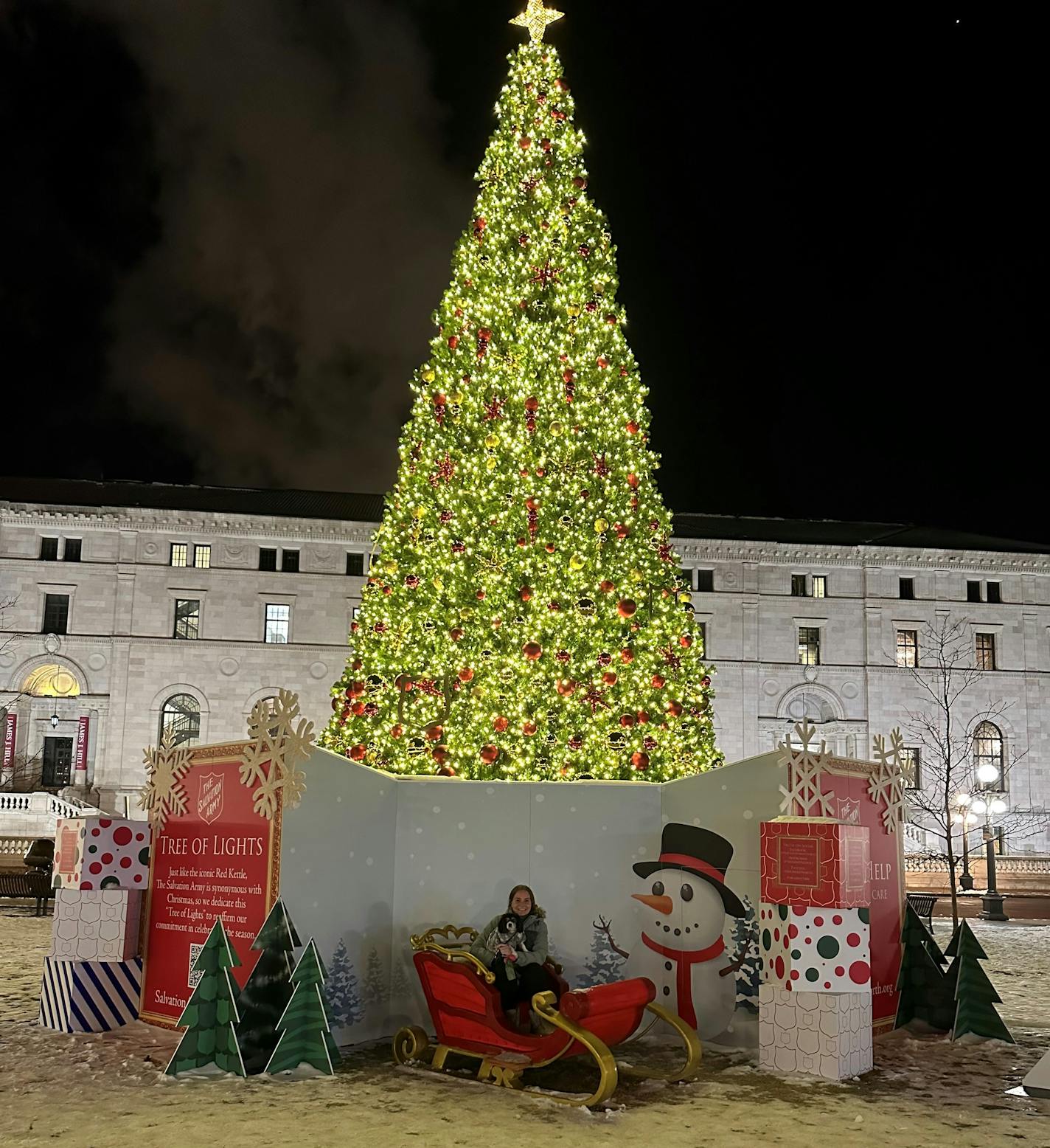 The tree is lit by 25,000 lights.