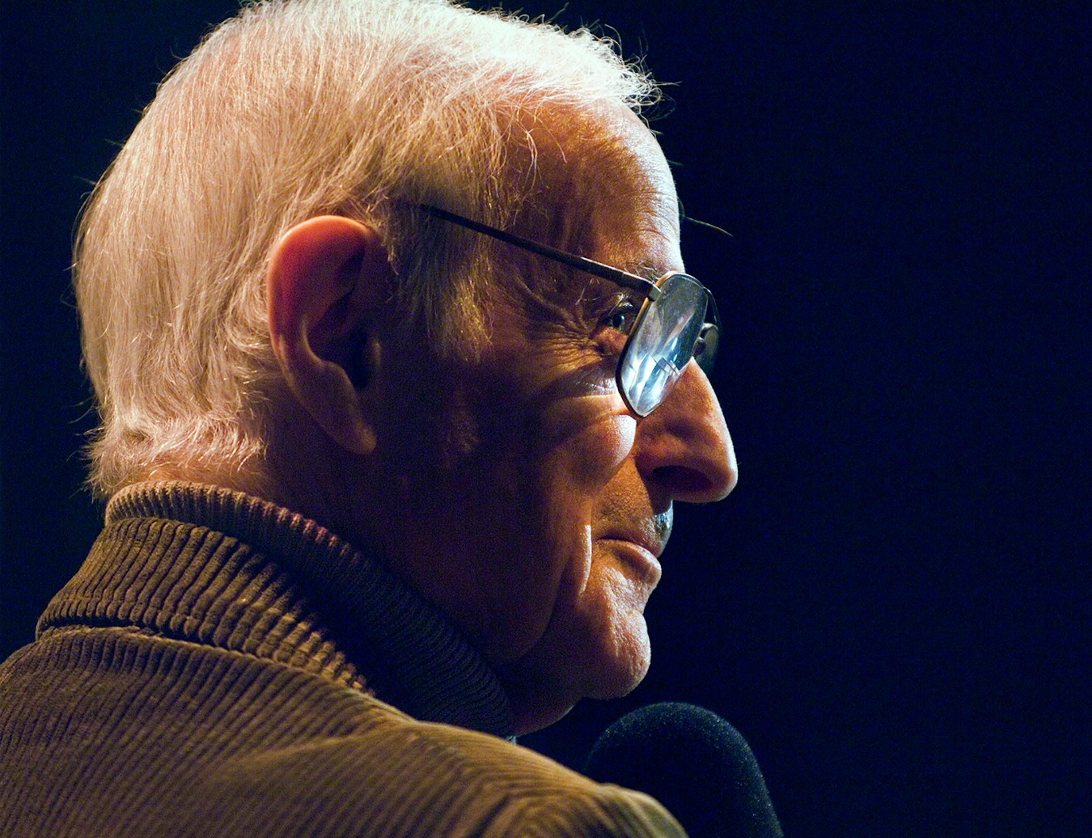 DAVID BREWSTER ï dbrewster@startribune.com Sunday_9/23/07_Minneapolis LEIGH KAMMAN TRIBUTE AT THE DAKOTA Leigh Kamman, on stage at the Dakota Jazz Club and Restaurant, gathered with many of his friends and listeners for an evening of music and remembering with friends like Lowell Pickett, Debbie Duncan, Percy Hughes, and others.