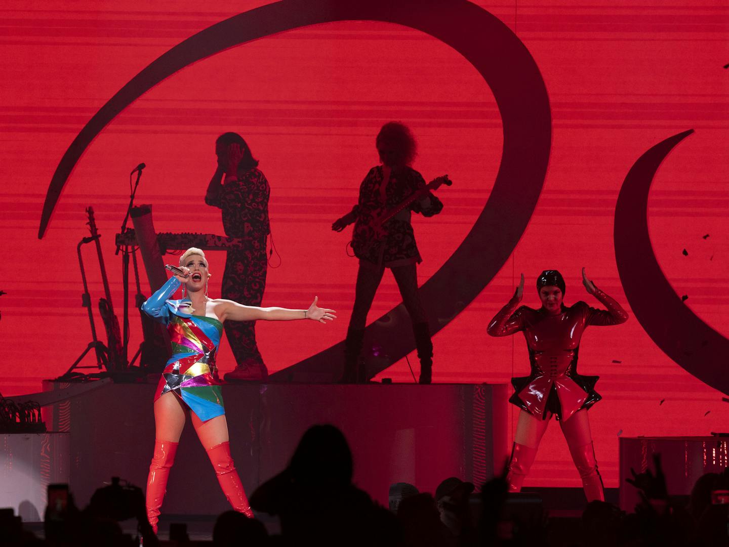 Bona fide superstar Katy Perry was looser, more personable and more fun at the Armory on Sunday than any arena would allow.