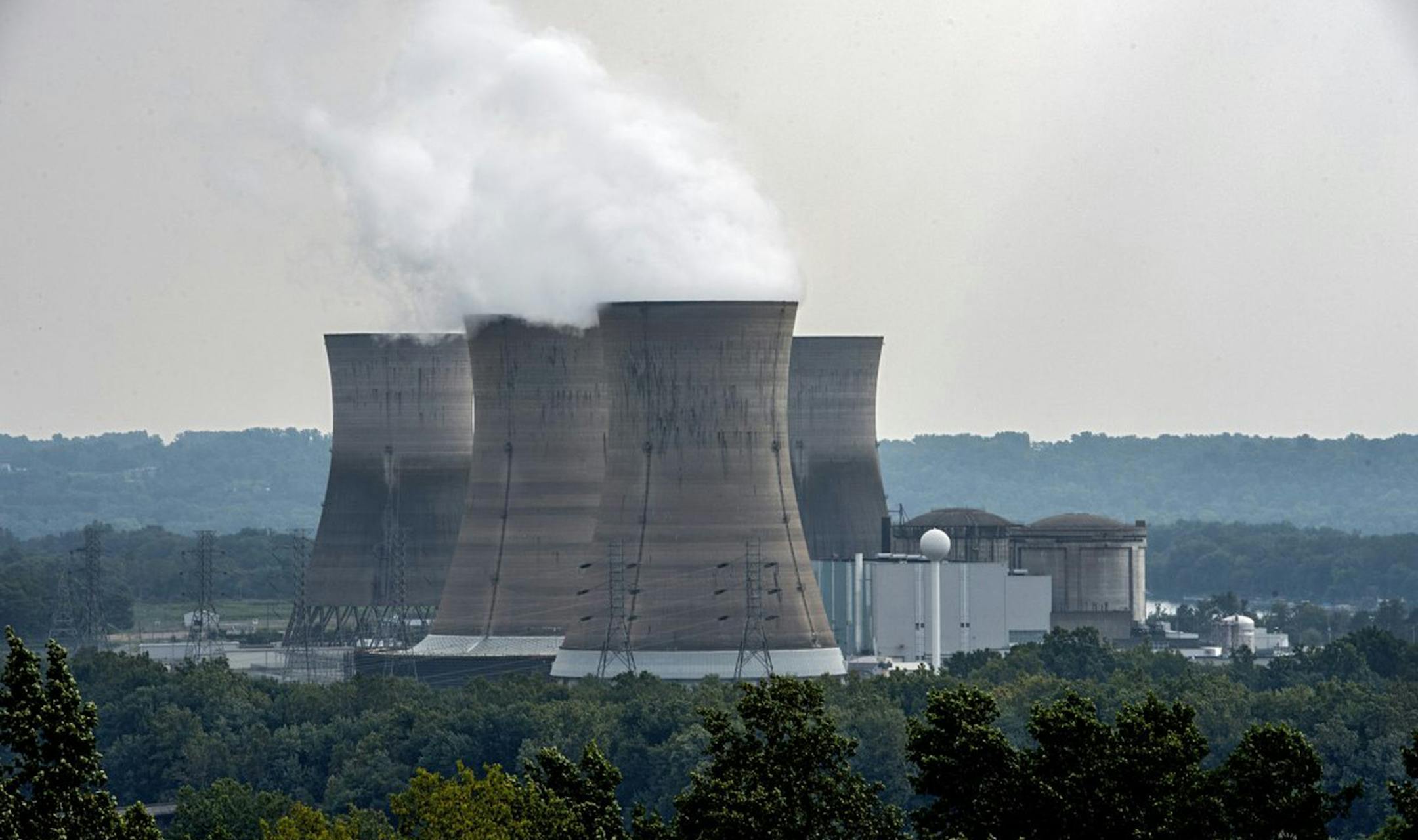 Exelon, the nation's largest nuclear power generator, says it will shut down Unit 1 at the Three Mile Island nuclear power plant complex in September in the absence of any financial support Pennsylvania. (Clem Murray/The Philadelphia Inquirer/TNS) ORG XMIT: 1364348