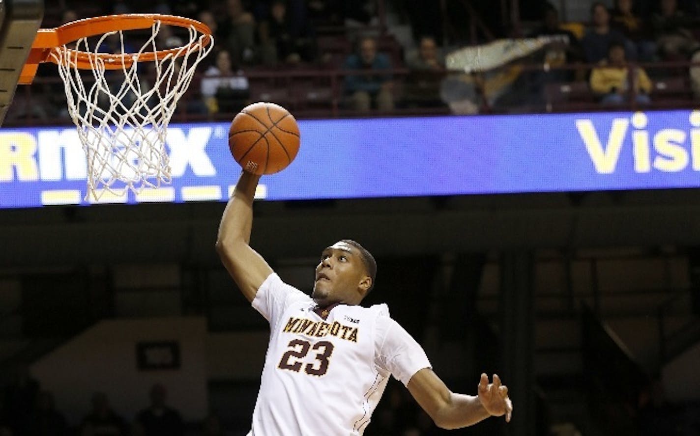 Gophers forward Charles Buggs