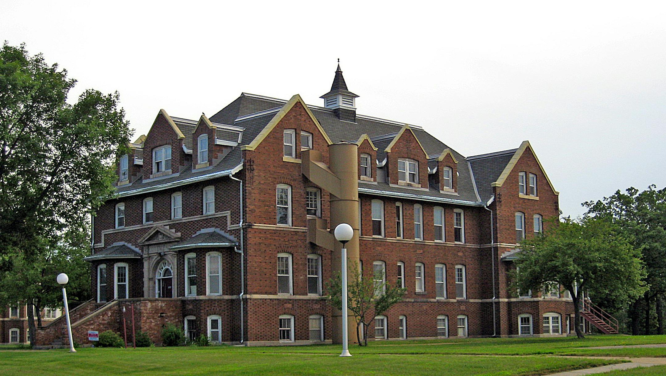 The historic Anoka State Hospital grounds or Anoka County could tear them down. The Anoka County Board of Commissioners, which owns the buildings, delivered the message to the Anoka City Council at a recent joint meeting. The two governing bodies have gone back and forth on the future of the buildings for several years. ‚ÄúWe are paying to heat them and secure them. We agree they are historic.