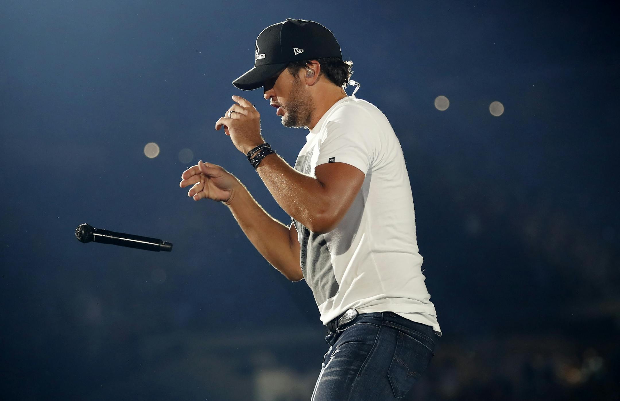 Luke Bryan tossed and caught the microphone as he performed at US Bank Stadium.