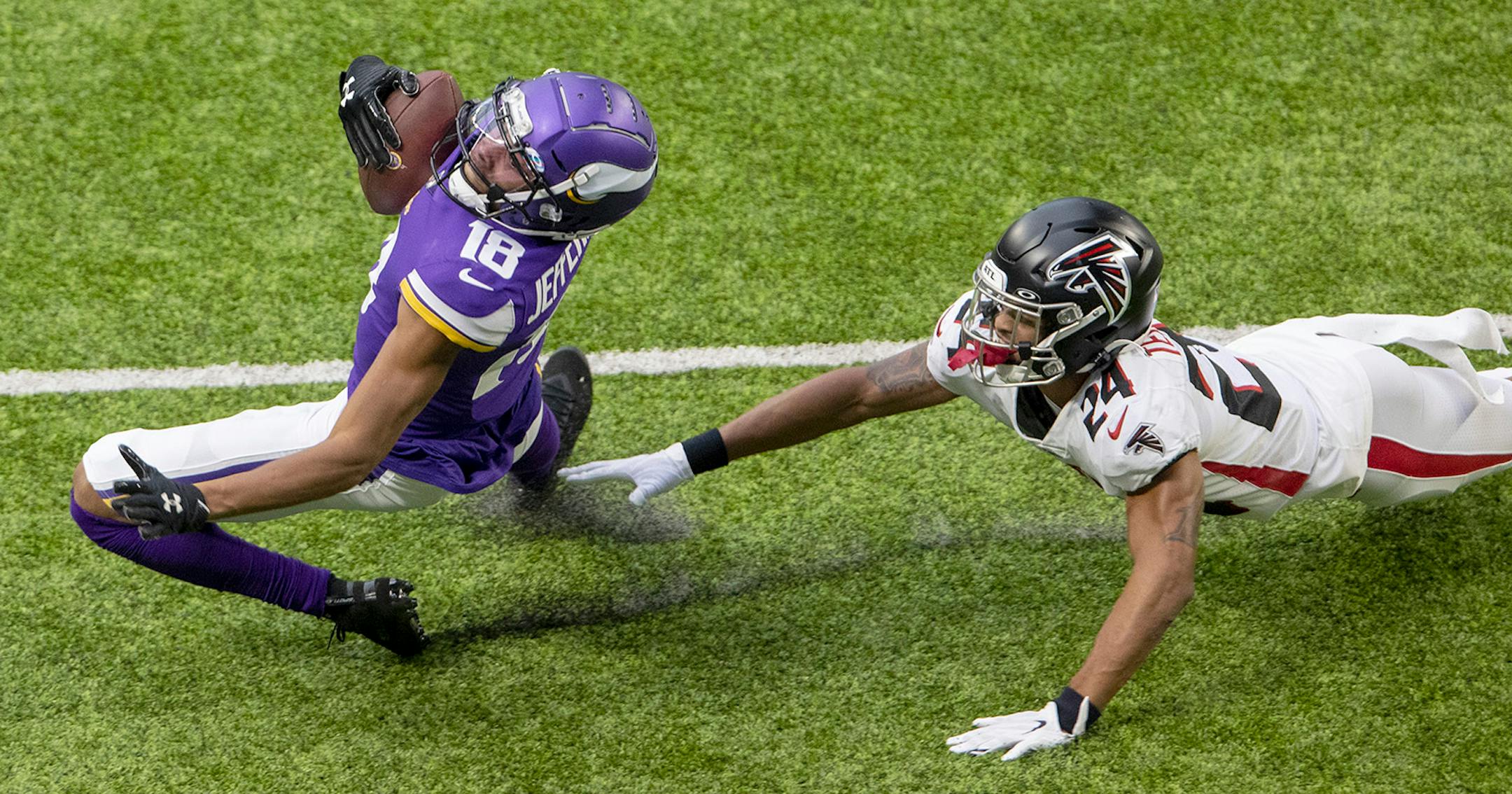 Minnesota Vikings receiver Justin Jefferson (18) caught a pass in the second quarter.