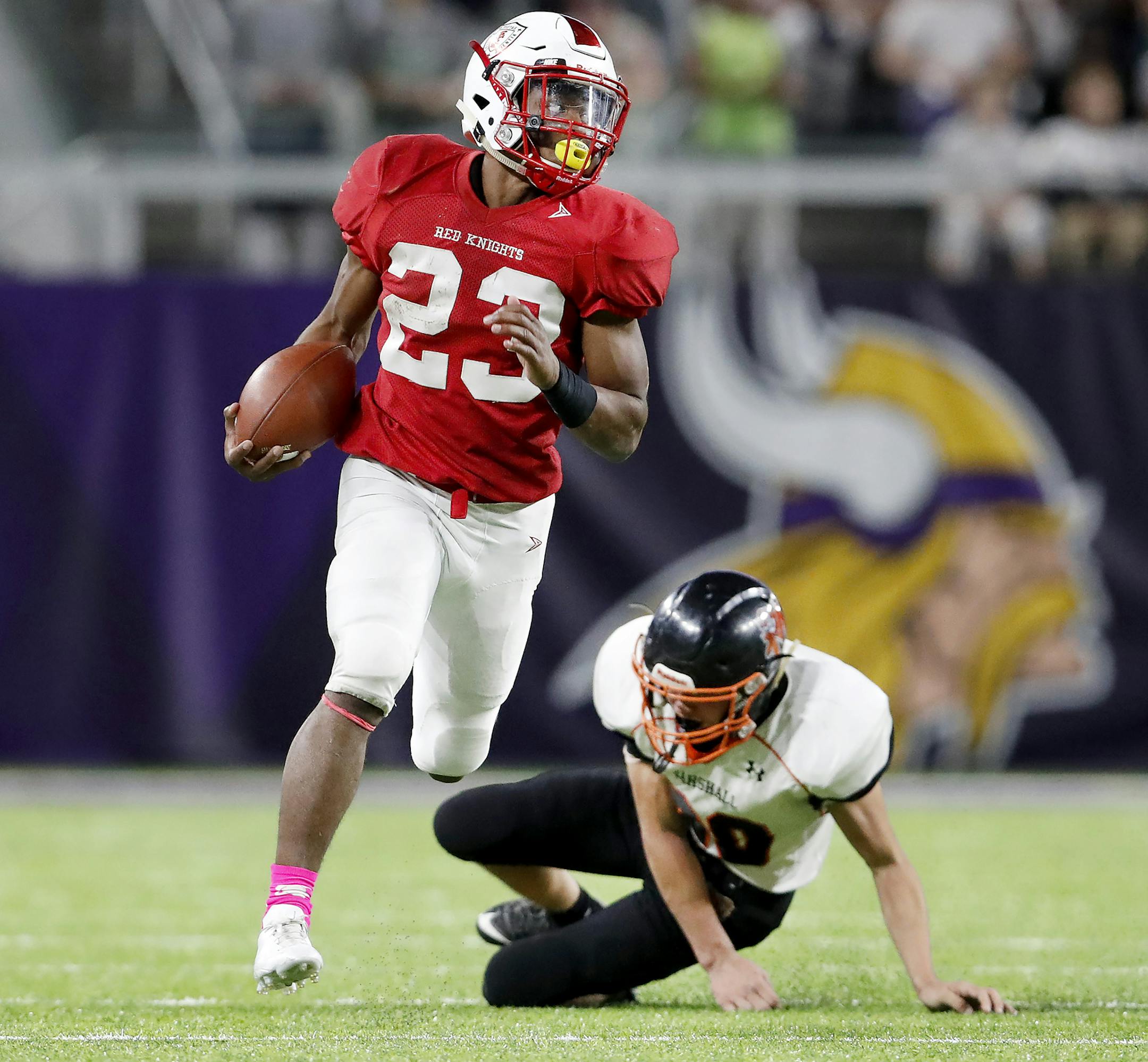 Ricky Floyd (23) of Benilde-St. Margaret-s ran in for a 51-yard touchdown in the second quarter. ] CARLOS GONZALEZ cgonzalez@startribune.com - November 17, 2016, Minneapolis, MN, US Bank Stadium, Prep Bowl / High School Football Class 4A semifinals Benilde-St. Margaret's vs. Marshall