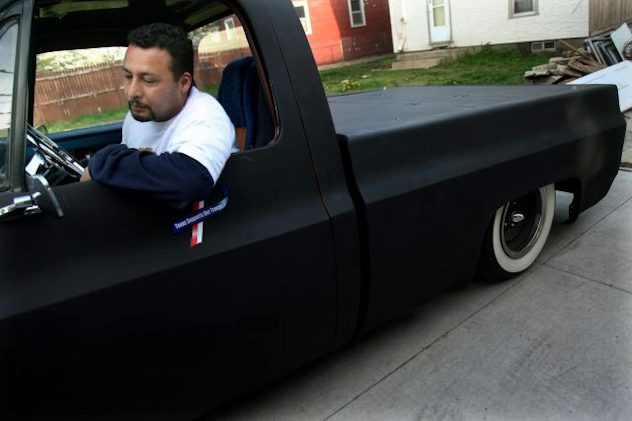 Sergio Maldonado pumped up his "lowrider" ride with manual control.