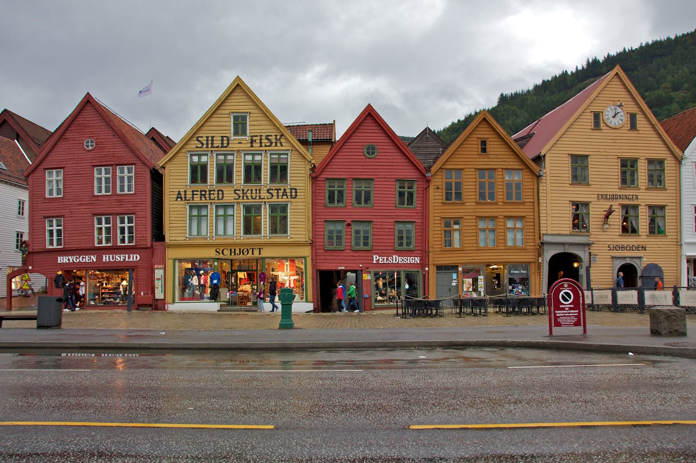 Bryggen, the old fishing wharf in Bergen, is a UNESCO World Heritage Site. (Lisa Lubin/Chicago Tribune/TNS) ORG XMIT: 1187189