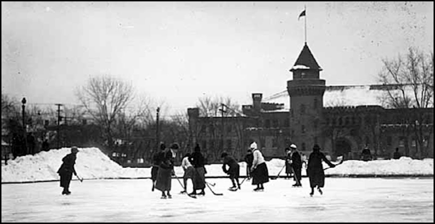 U women's hockey at Armory, about 1925