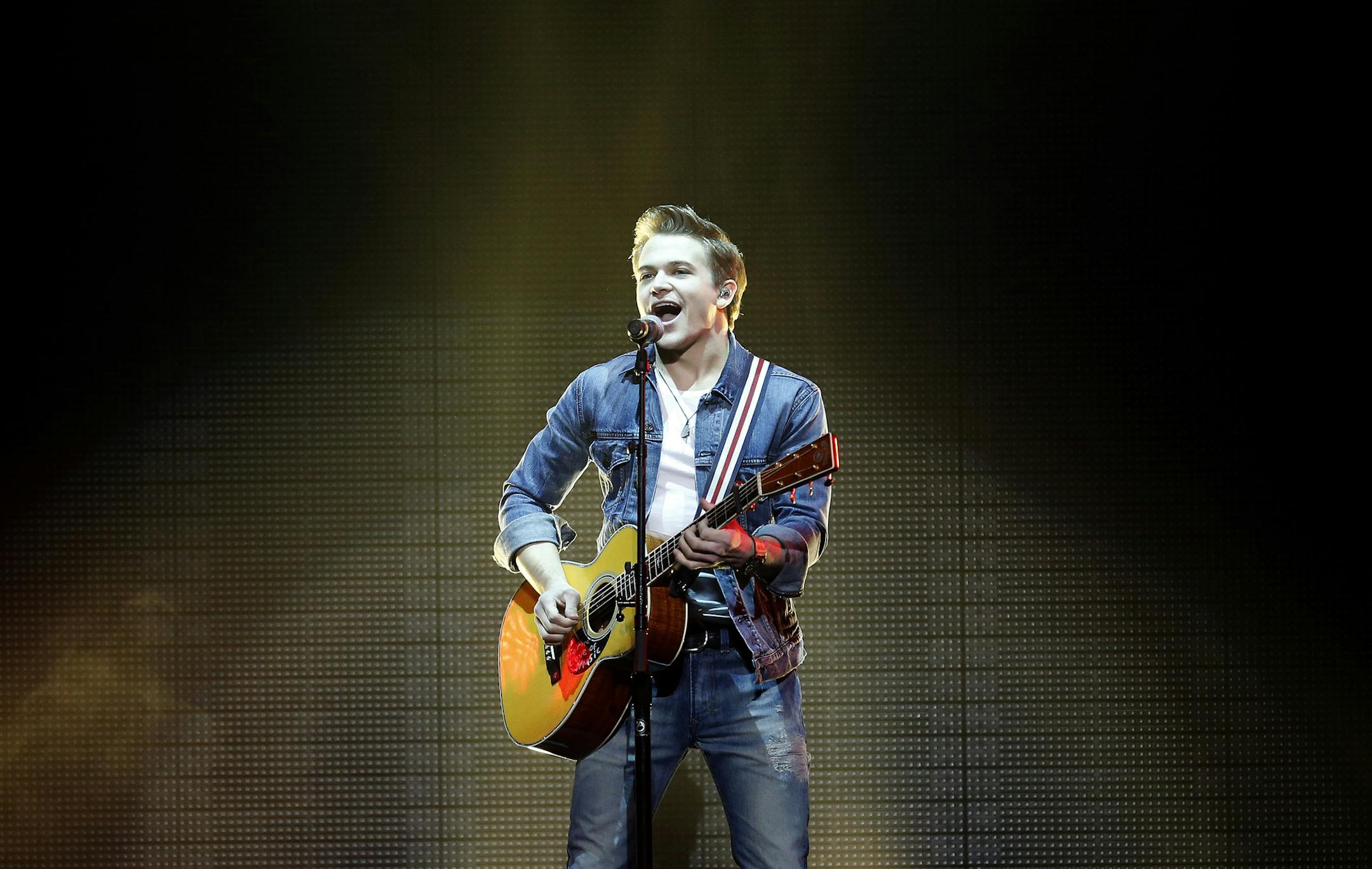Hayes brought his pop-as-country Let's Be Crazy Tour to screaming fans at the Orpheum.