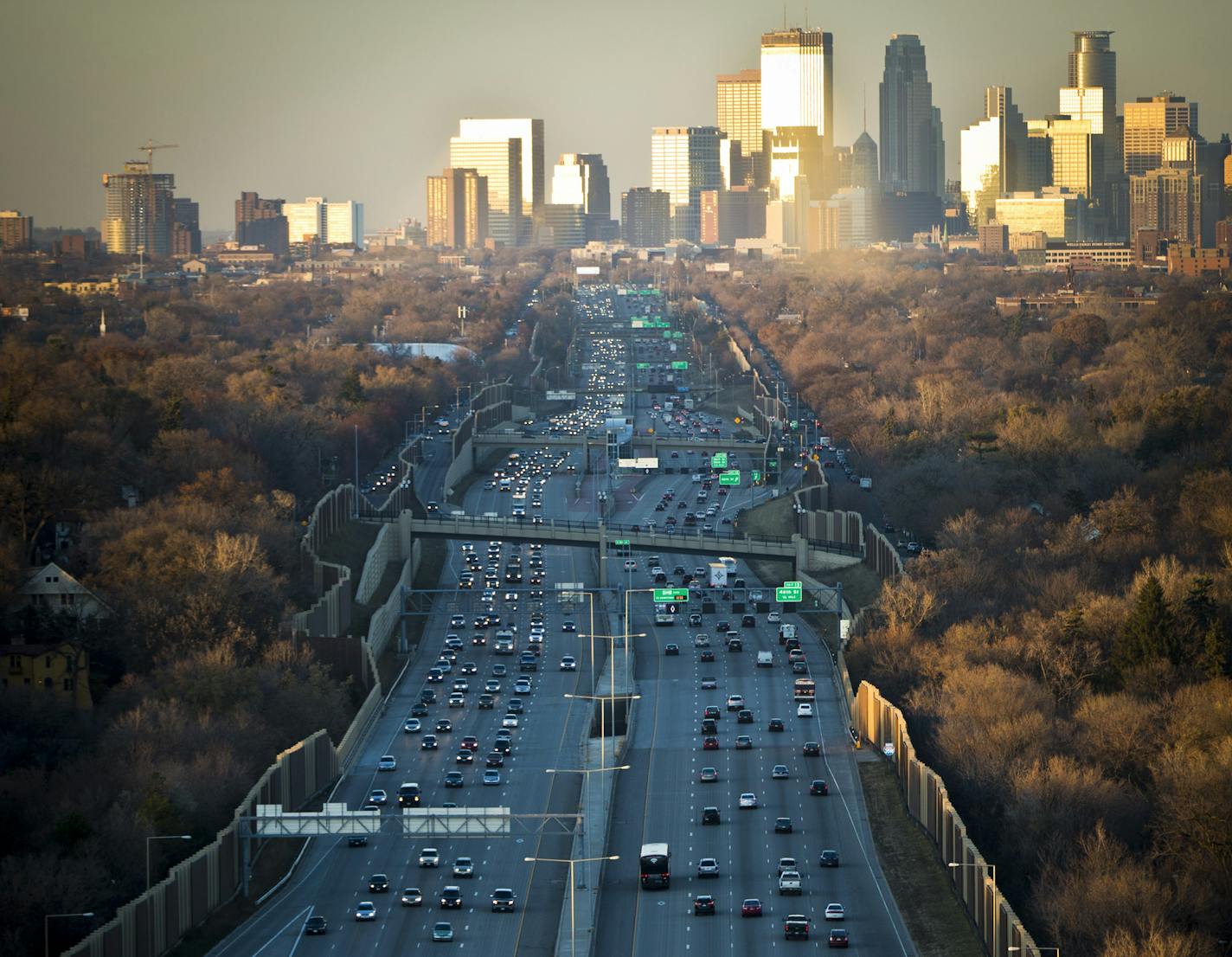 I-35W south of Minneapolis, Minn., on Wednesday, November 13, 2013 in Minneapolis, Minn. ] RENEE JONES SCHNEIDER &#x201a;&#xc4;&#xa2; reneejones@startribune.com