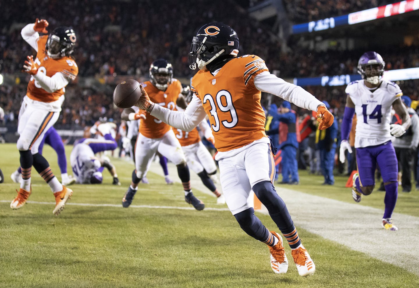 Chicago Bears free safety Eddie Jackson (39) scored a touchdown after intercepting the ball in the fourth quarter at Soldier Field Sunday November 18, 2018 in Chicago IL.] The Chicago Bears hosted the Minnesota Vikings at Soldier Field . Jerry Holt &#xef; Jerry.holt@startribune.com