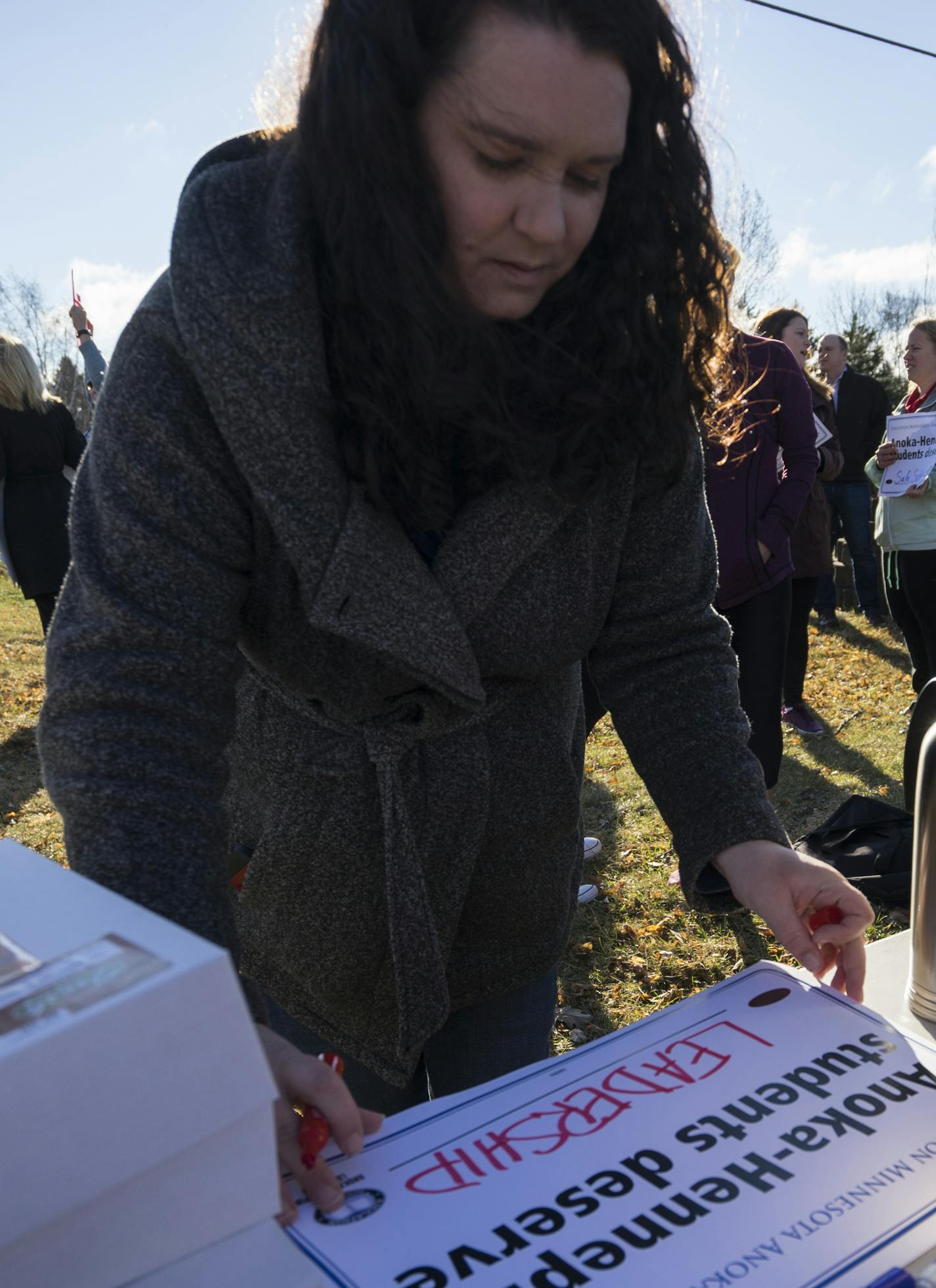 Supporter Sarah Lenloue fills out a sign during a walk in on Thursday, April 18, 2018 outside of Ramsey Elementary School in Ramsey, Minn.]
TONY SAUNDERS &#xb0; anthony.saunders@startribune.com Fights and disruptions at Ramsey Elementary School have caused concern among parents and faculty.