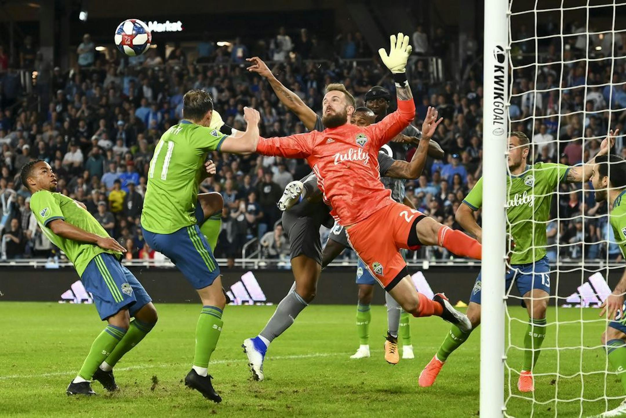 Seattle Sounders goalkeeper Stefan Frei (24) blocked an attempt by Minnesota United forward Angelo Rodriguez (9) late in the second half.
