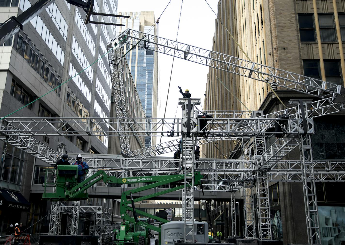 A construction crew set up the stage for the Super Bowl Live event on Nicollet Avenue on Friday, January 19, 2018 in Minneapolis, Minn. ] RENEE JONES SCHNEIDER &#x2022; renee.jones@startribune.com