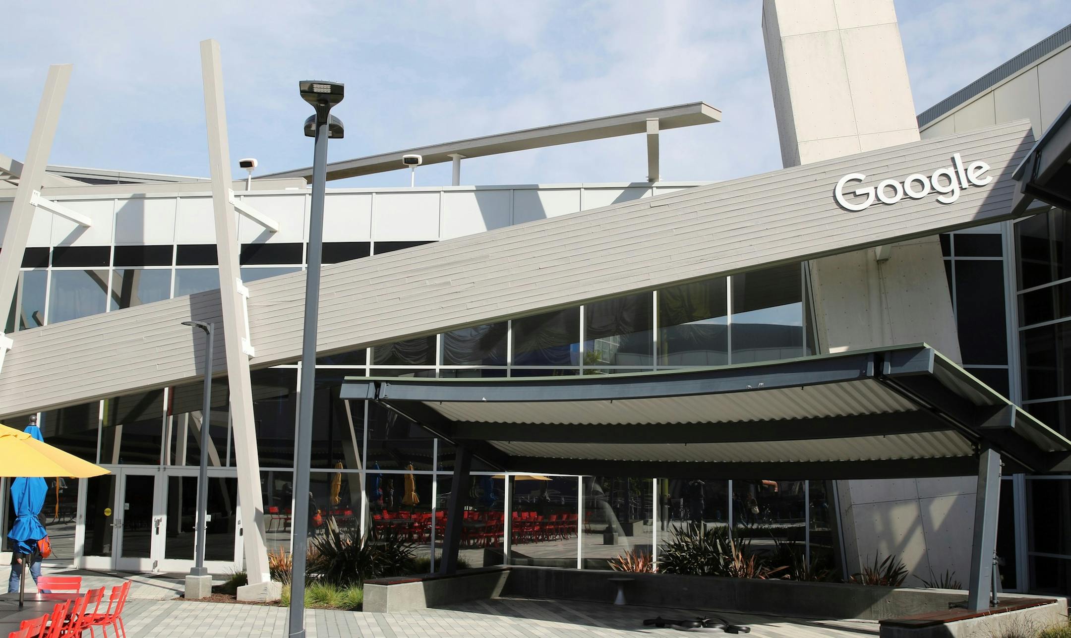 The headquarters of US technology company Google in Mountain View, California, USA, 8 March 2016. The "Googleplex" was orignially built and used by Silicon Graphics. Google has resided at the complex since 2003. - NO WIRE SERVICE - Photo by: Christoph Dernbach/picture-alliance/dpa/AP Images ORG XMIT: 170816-99-660604