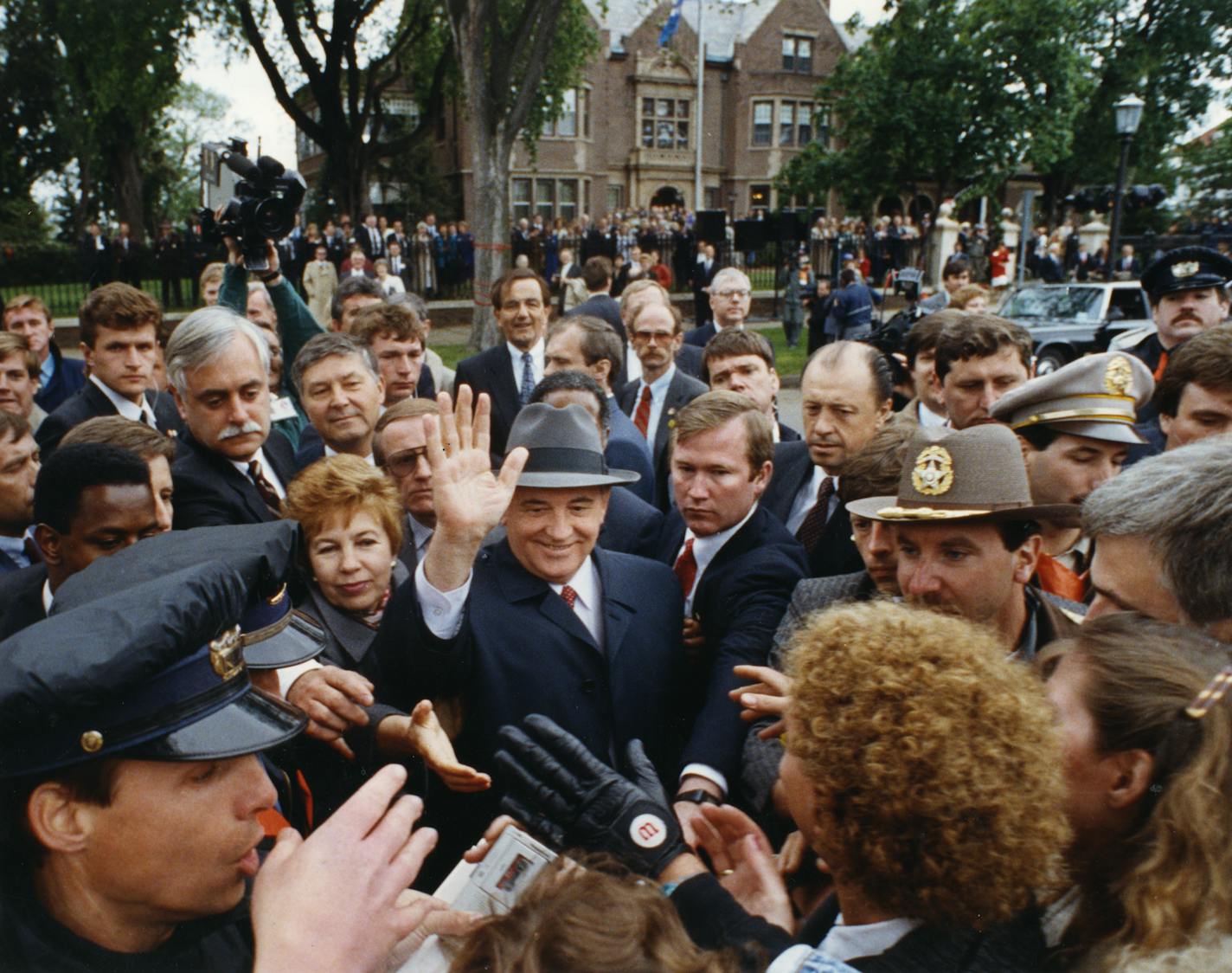 During their 1990 Minnesota visit, Mikal Gorbachev and his wife, Raisa, greeted spectators outside the govenor's mansion. Photo by Tom Sweeney Star Tribune