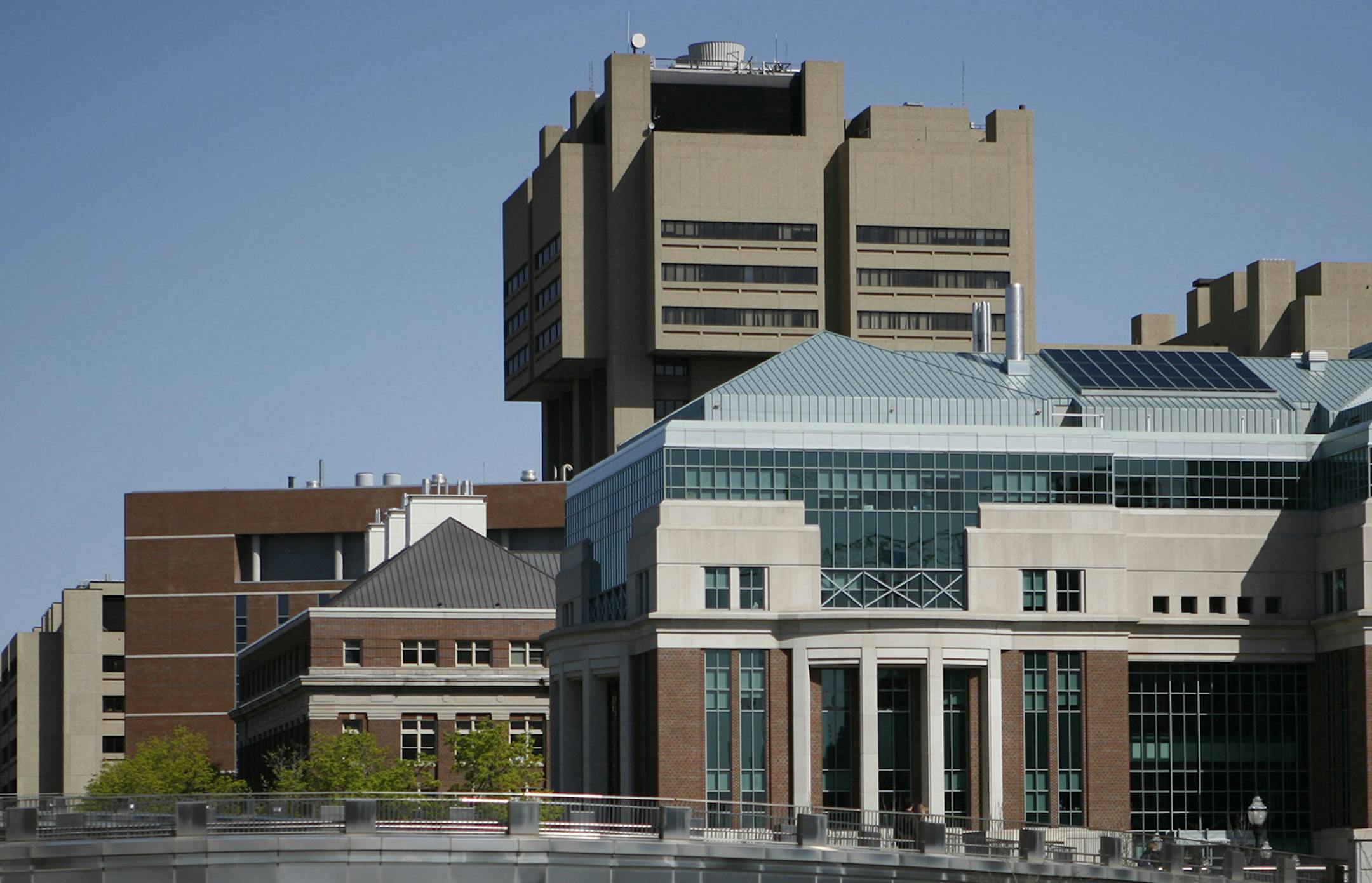 David Denney ¬• ddenney@startribune.com Minneapolis, Mn. 4/16/2010 ] The view looking east along Washington Ave. from the first pedestrian bridge. The building at right is Nils Hasselmo Hall on the University of Minnesota campus, 312 Church St. SE. ORG XMIT: MIN2013103018455182 ORG XMIT: MIN1407111406451183