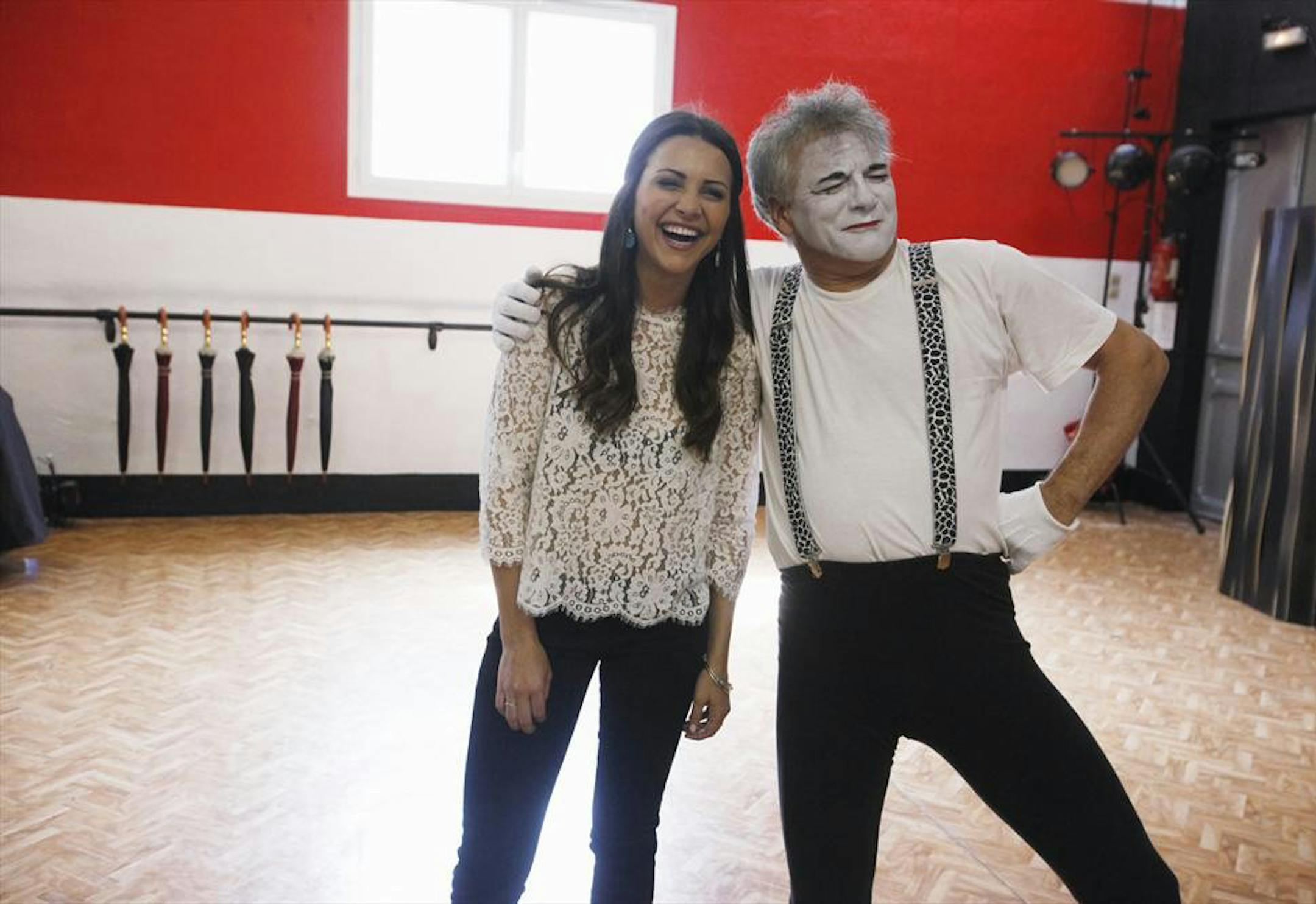 THE BACHELORETTE - "Episode 1005" - "No talking aloud" is the rule of the day when Andi takes nine men to a professional mime for him to coach them on his silent art. Then, the bachelors test their skills with the French public. What will they think of these Marcel Marceau wanna-bes? As usual, the guys try their best - except for one man who has an attitude problem. At the after party, one arrogant bachelor is confronted about his overly-confident bragging that he is "frontrunner," and Marquel c