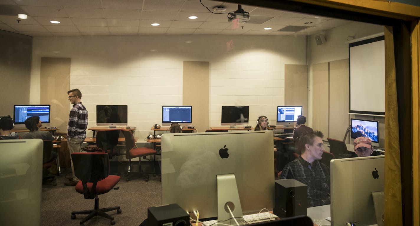 A music computer lab in action, with music production teacher Jeremy Bartelt pictured at right, at the School for Environmental Studies on Tuesday, March 7, 2017, in Apple Valley, Minn. ] RENEE JONES SCHNEIDER &#x2022; renee.jones@startribune.com