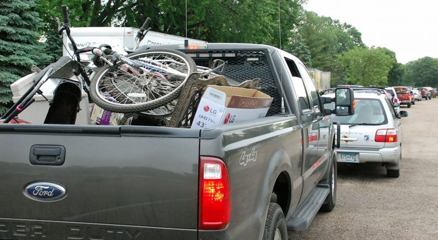 More than a thousand St. Paul residents jumped at a chance to dump their junk at a citywide trash drop-off last Saturday. Many were unaware that their new organized trash collection system iincludes some free curbside bulk pickup.